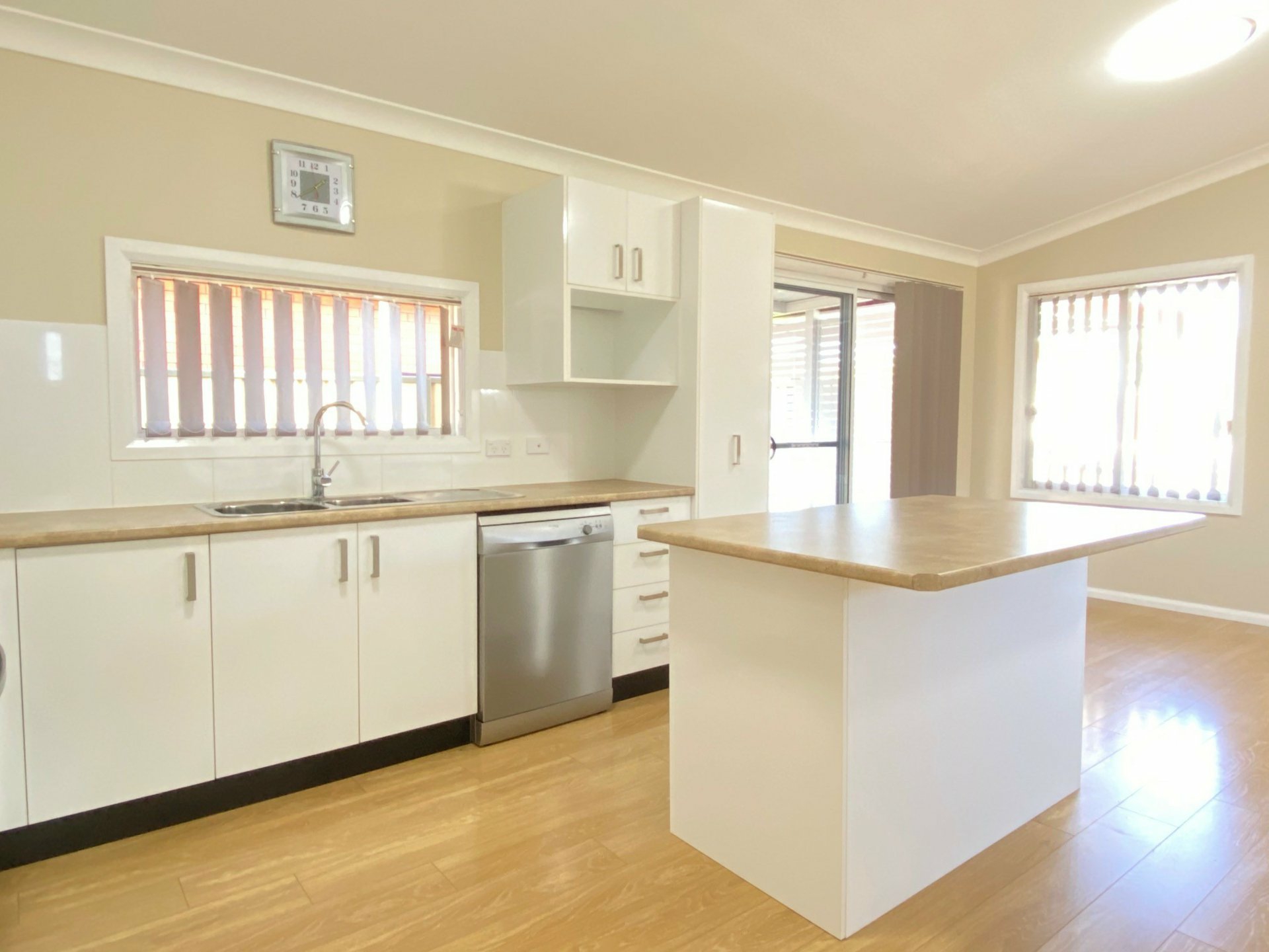 30A Racecourse Road — photo 4 of 9
