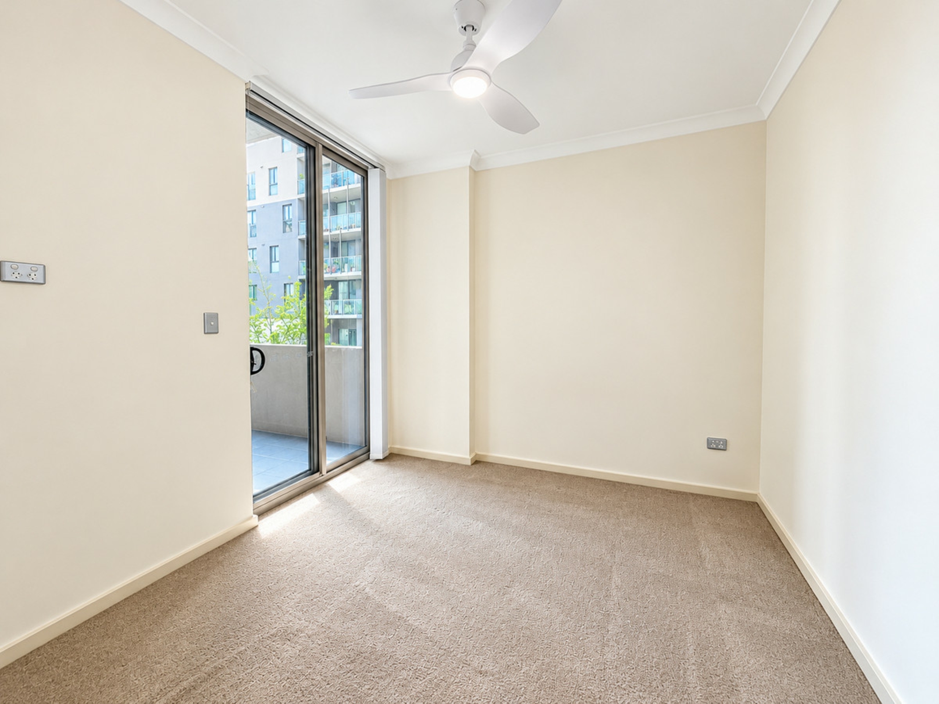 102C/48-56 Derby Street — photo 4 of 6