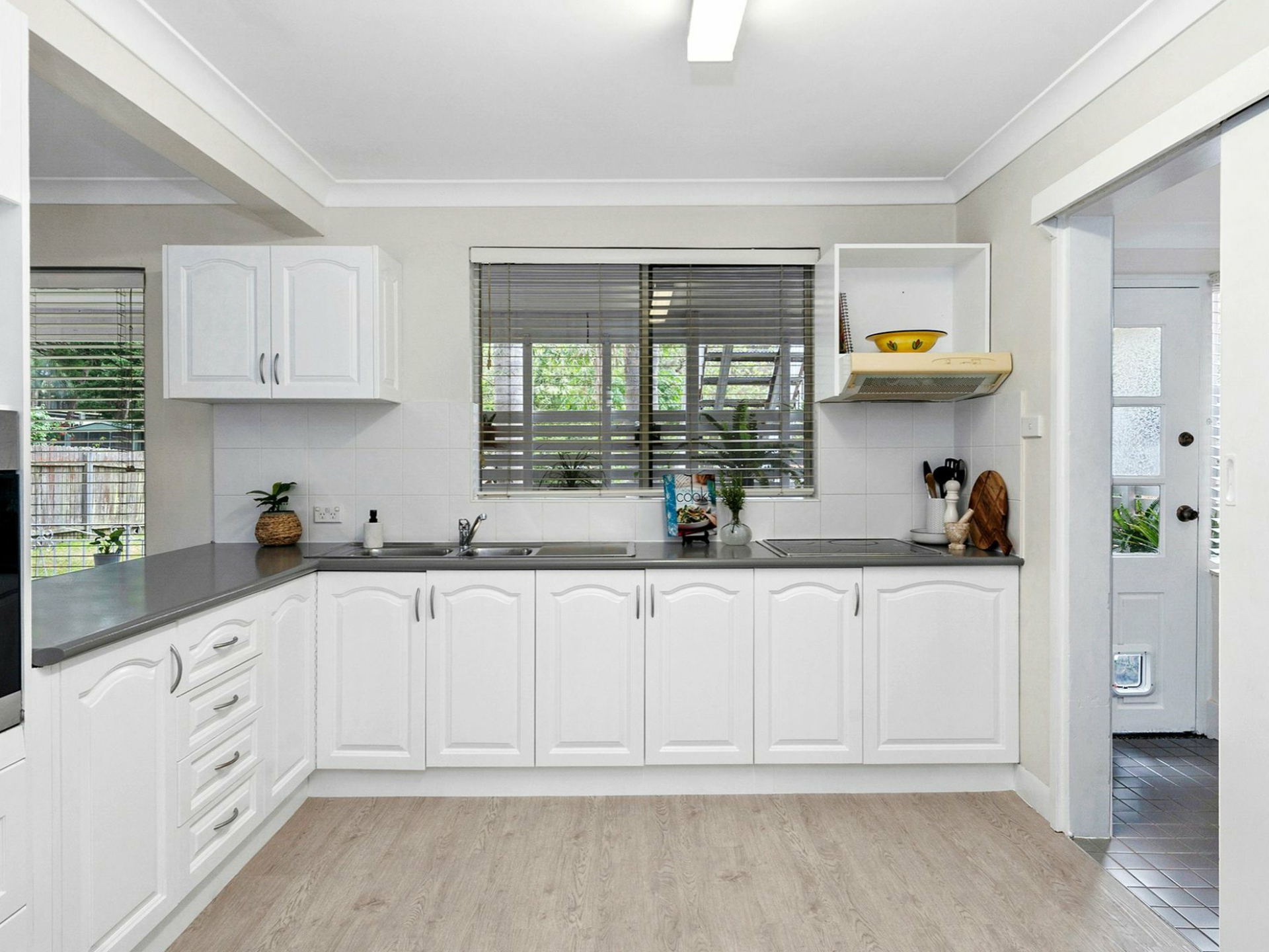 41 Lakeview Parade, WARRIEWOOD