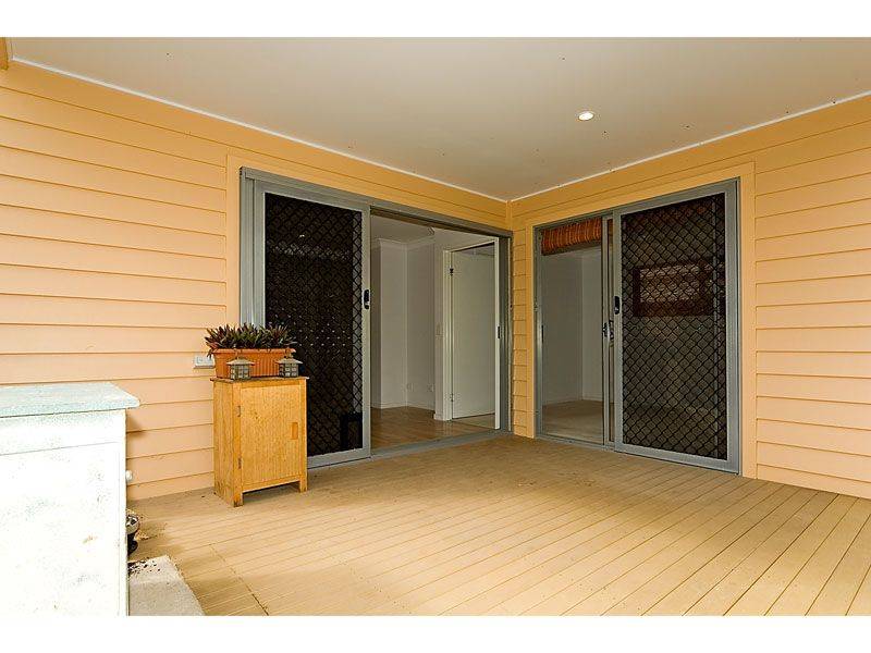 18 Periwinkle Lane, SPRINGFIELD LAKES