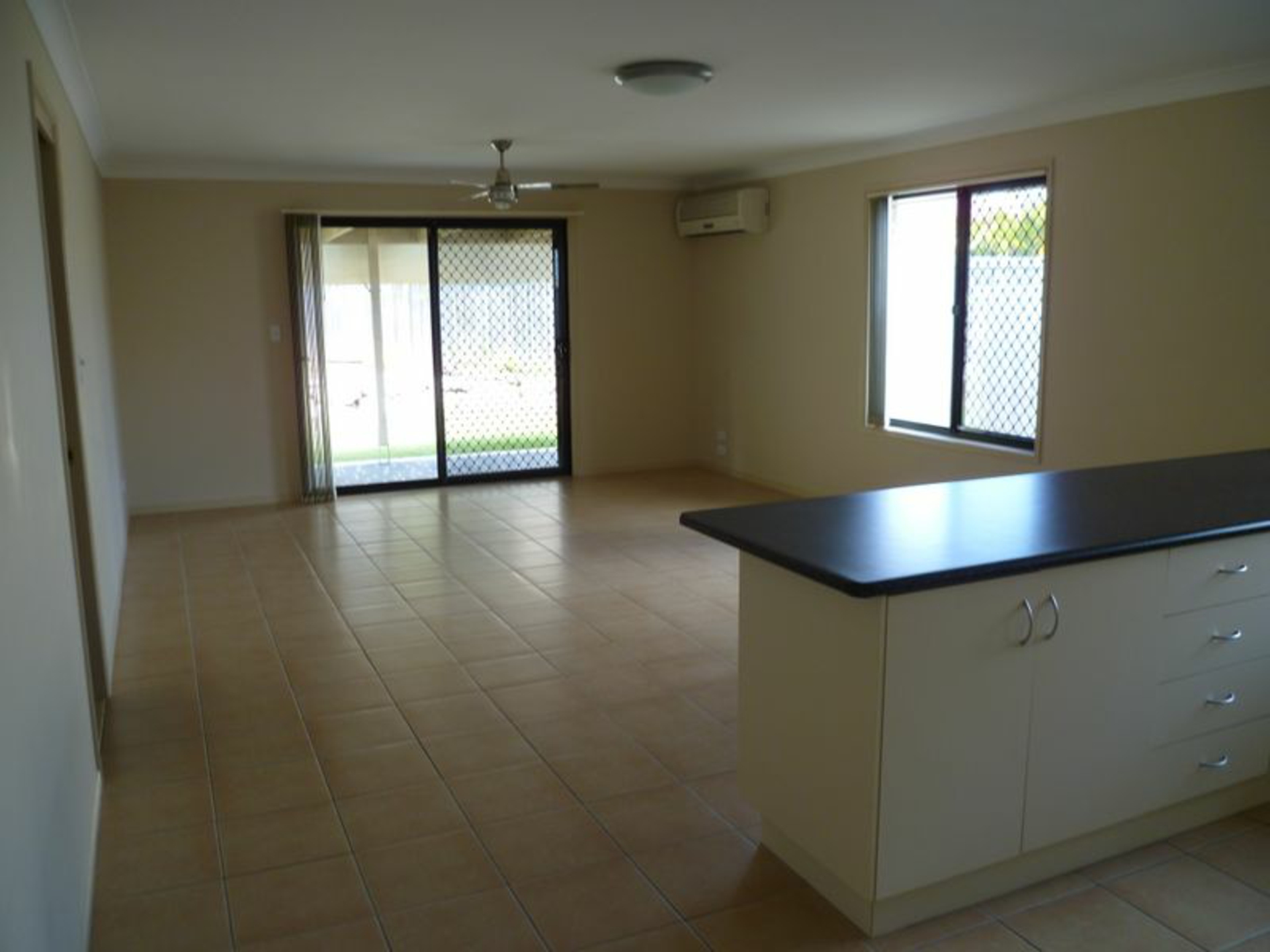 38 Liberty Crescent, SPRINGFIELD LAKES