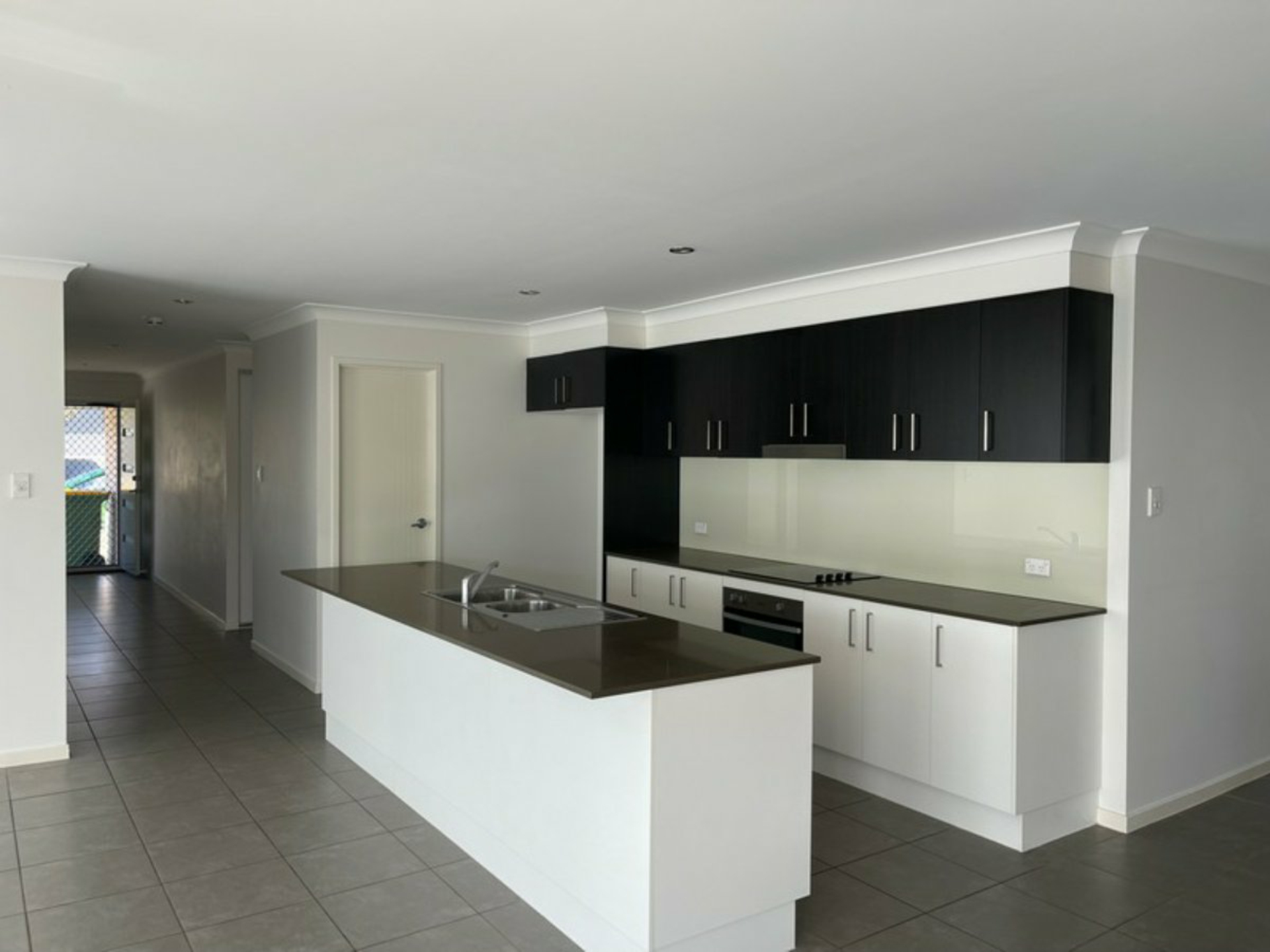 101 Girraween Drive, SPRINGFIELD LAKES