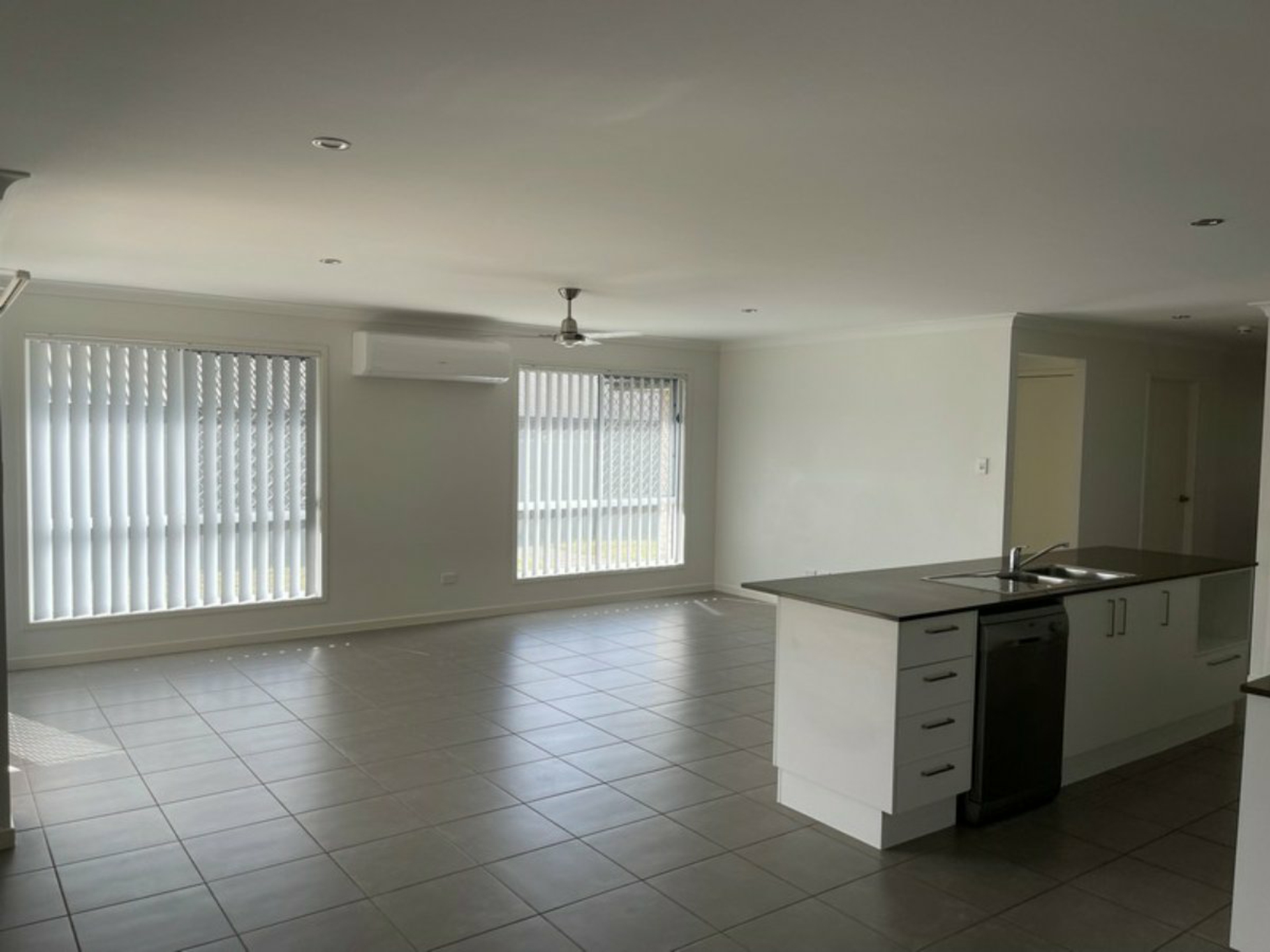 101 Girraween Drive, SPRINGFIELD LAKES