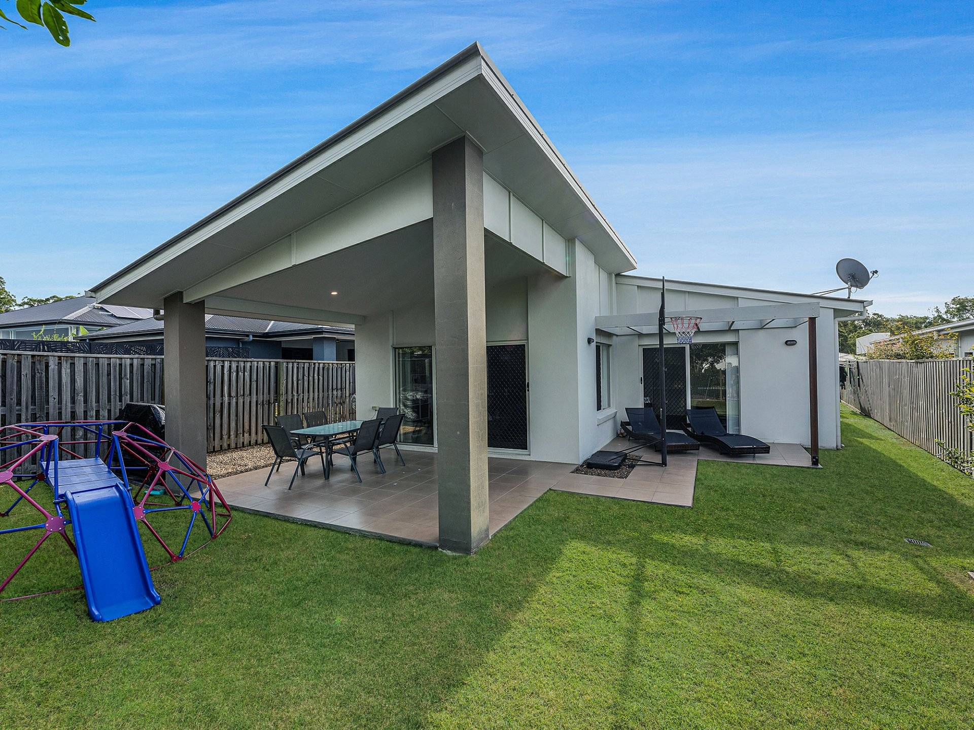 15 Raynuha Way, BROOKWATER