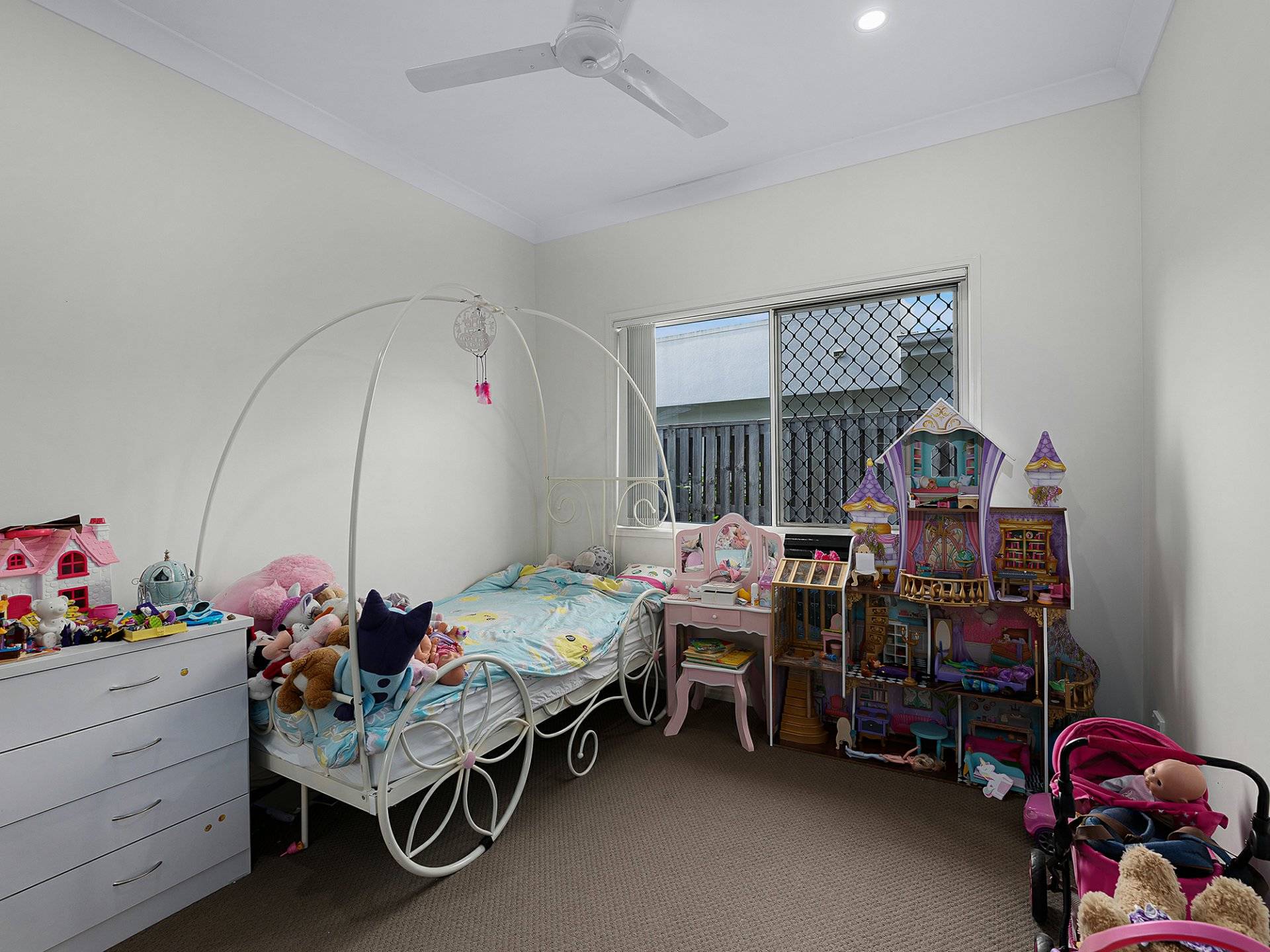 15 Raynuha Way, BROOKWATER