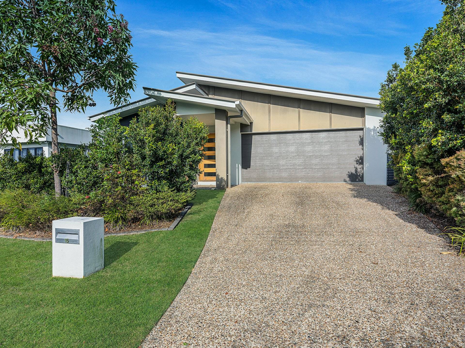 15 Raynuha Way, BROOKWATER