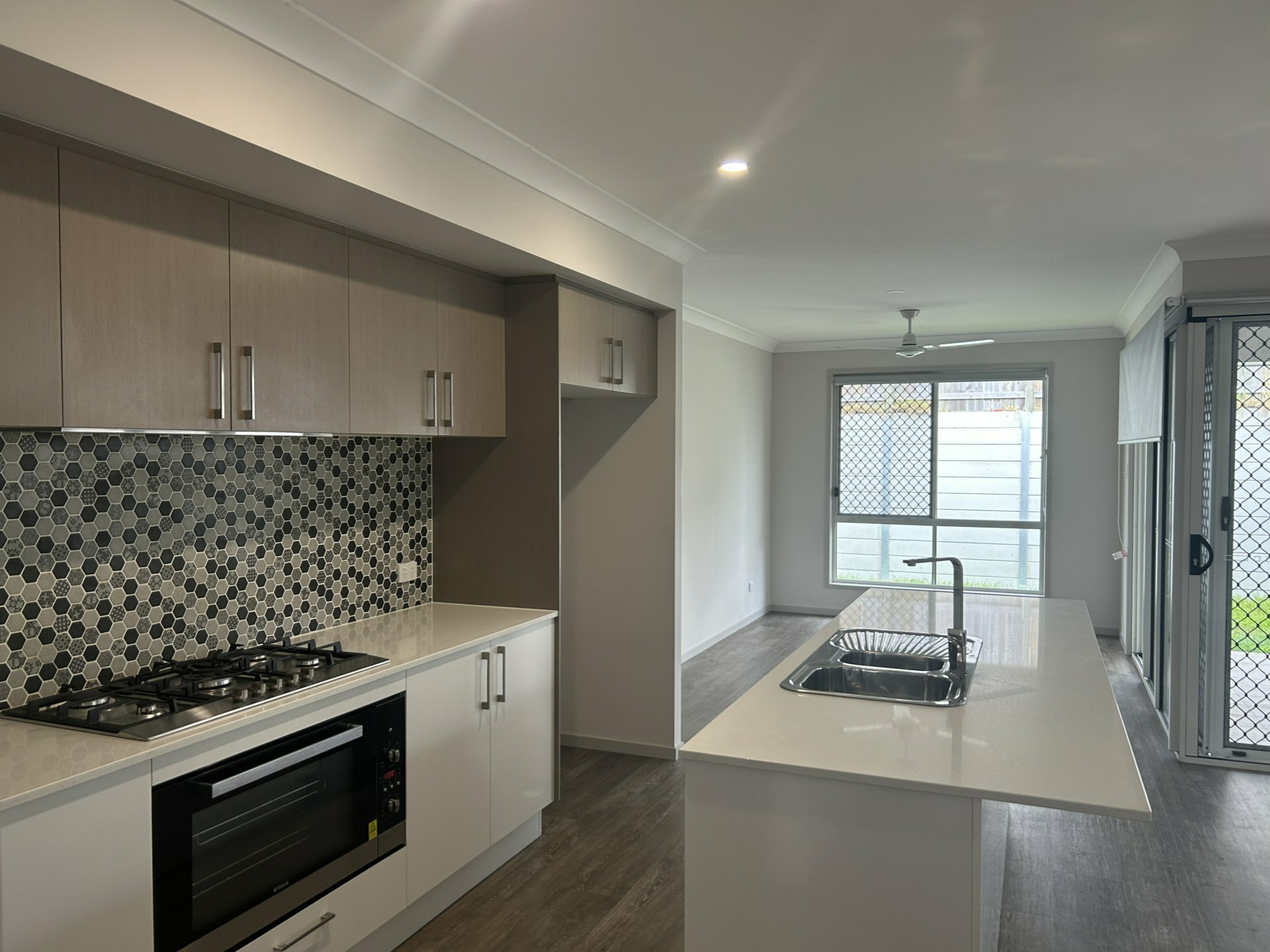 18 Mark Dillon Circuit, SPRING MOUNTAIN