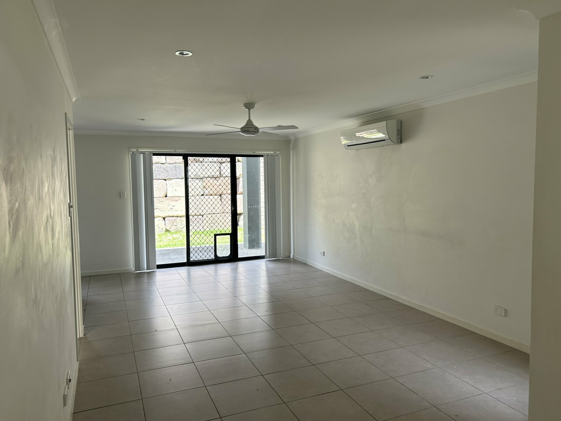 44/8 Carnarvon Avenue, SPRINGFIELD LAKES