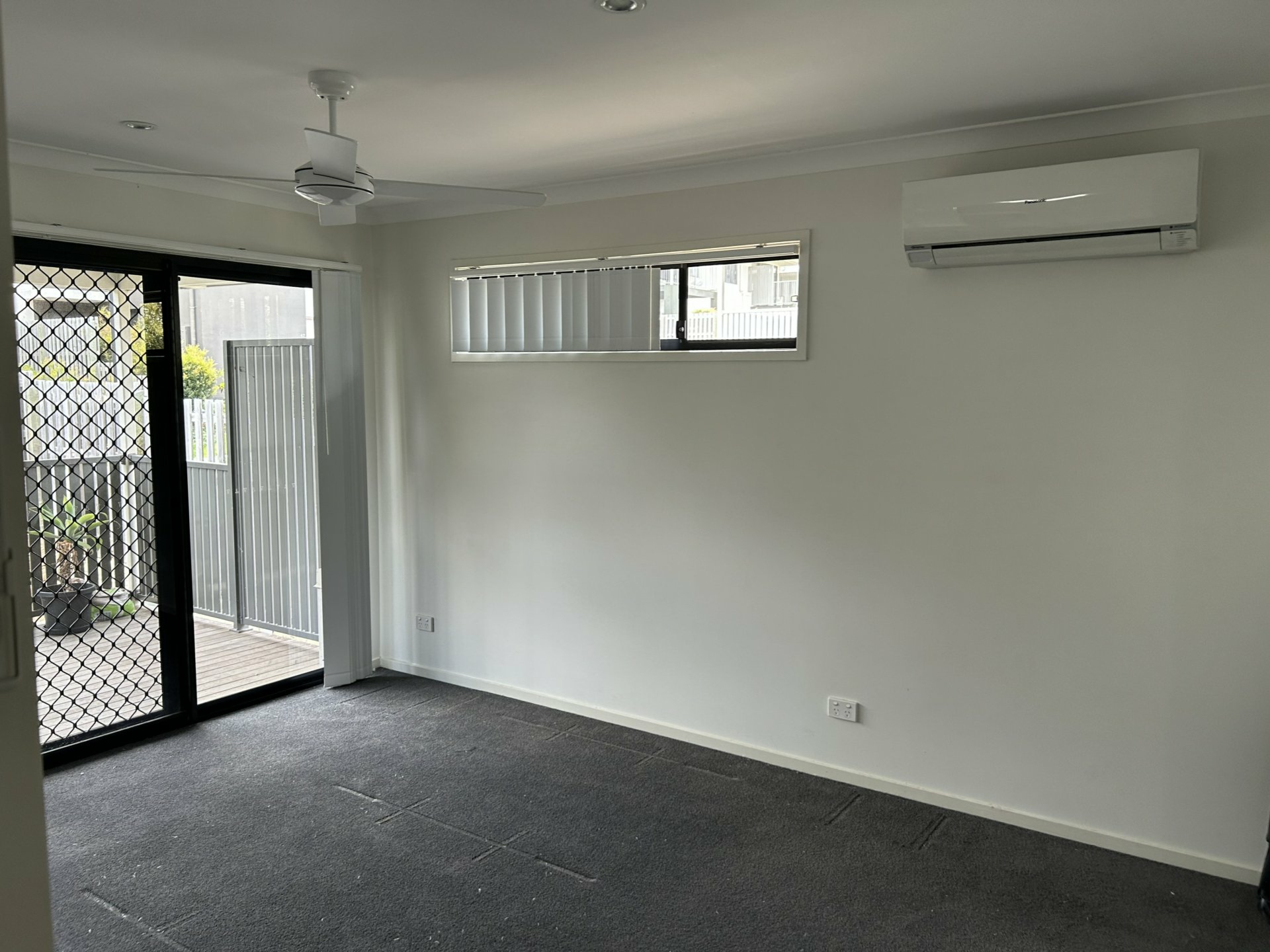 44/8 Carnarvon Avenue, SPRINGFIELD LAKES