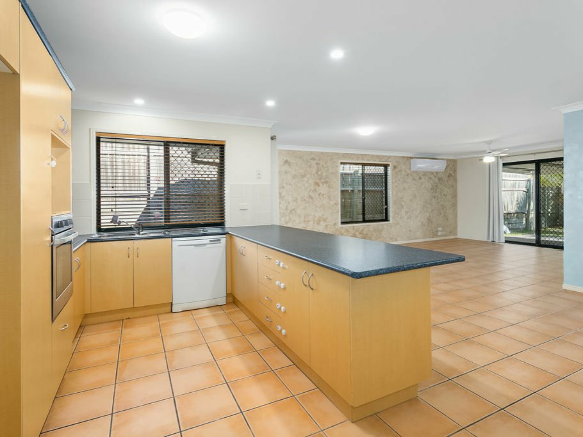 4 Prospero Circuit, SPRINGFIELD LAKES