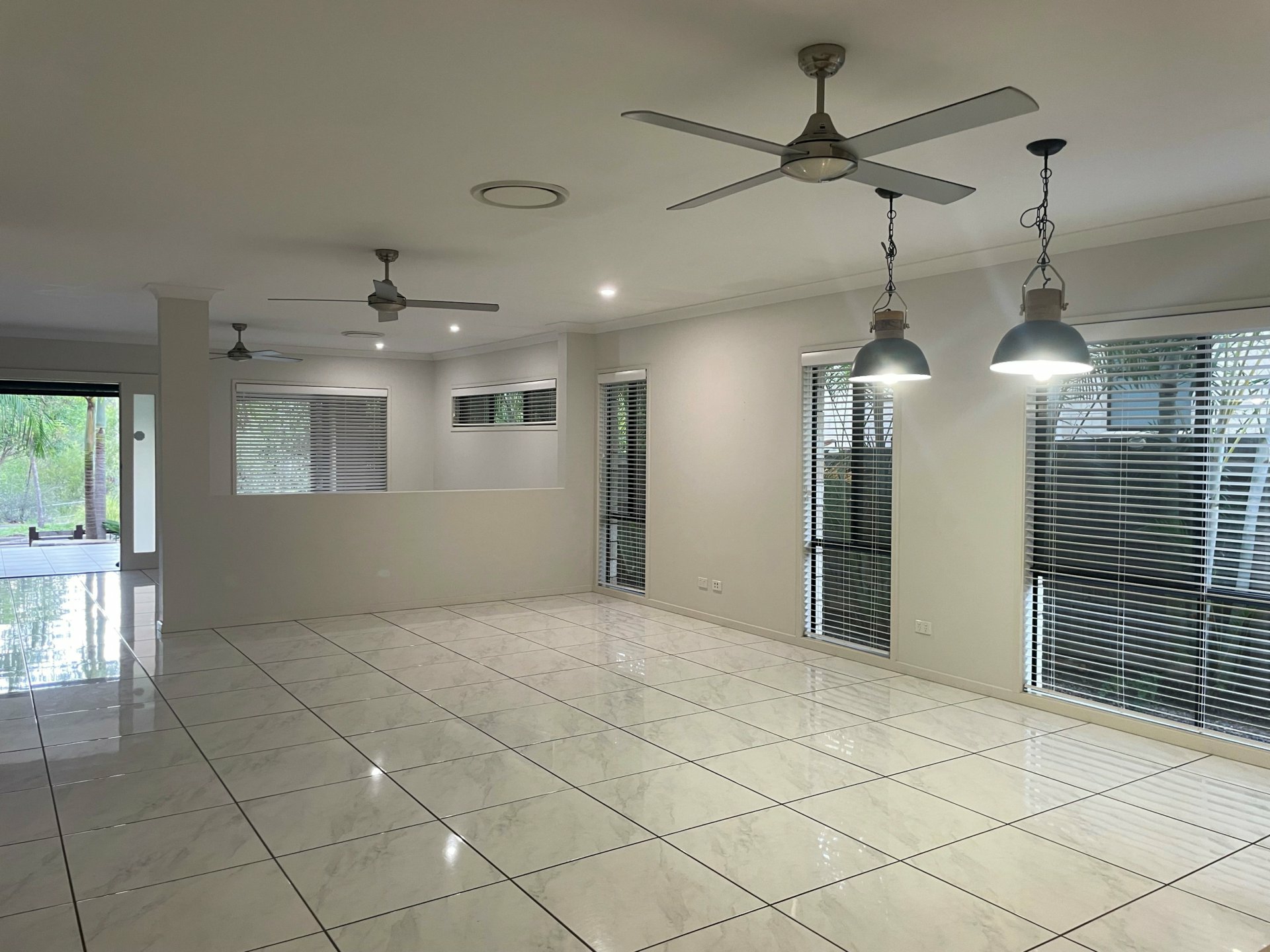 196 Grande Avenue, SPRINGFIELD LAKES