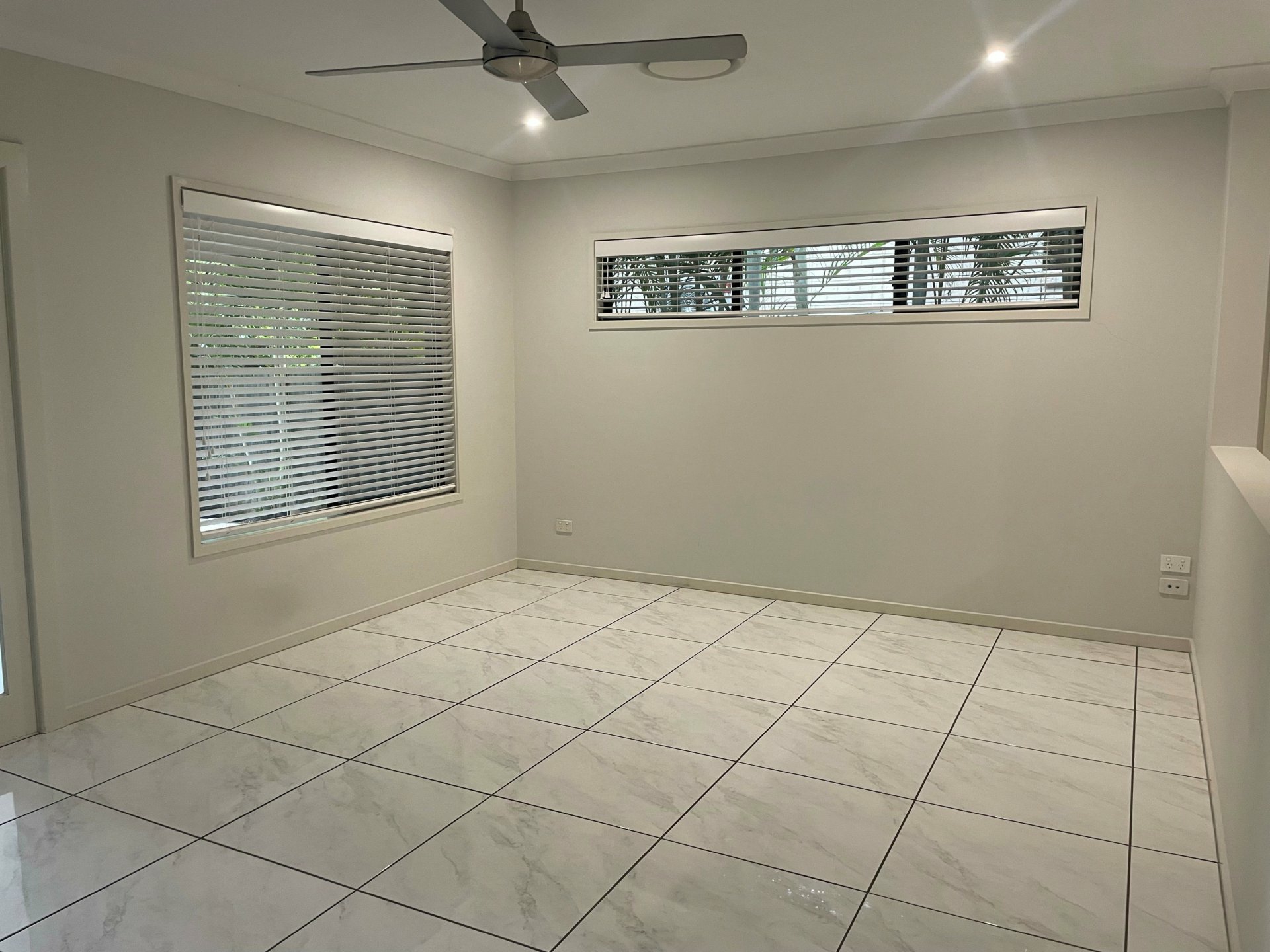 196 Grande Avenue, SPRINGFIELD LAKES