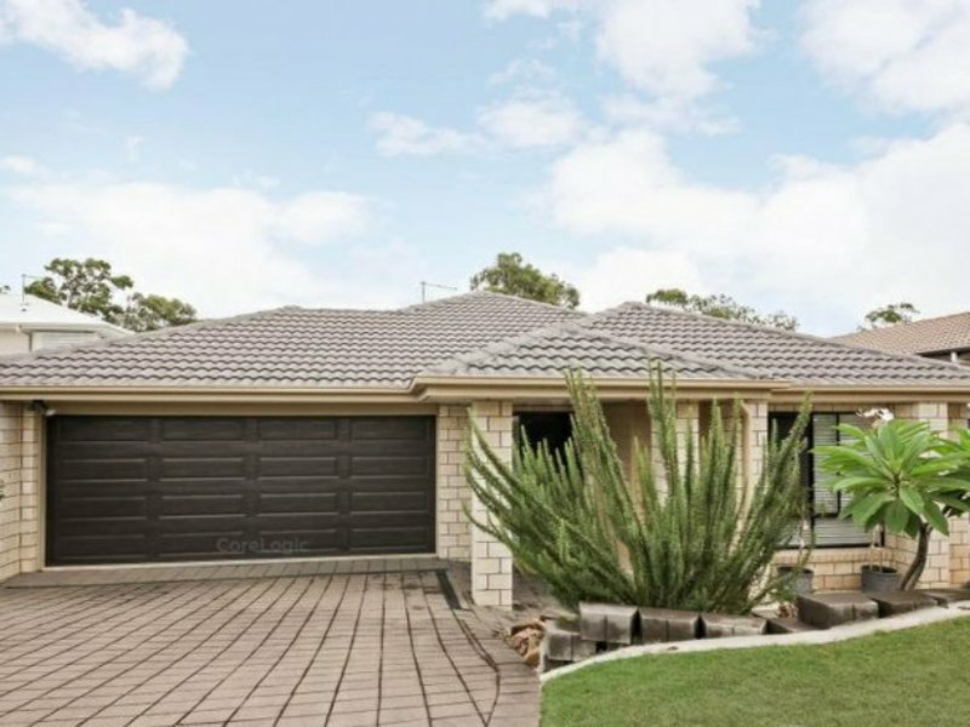 196 Grande Avenue, SPRINGFIELD LAKES