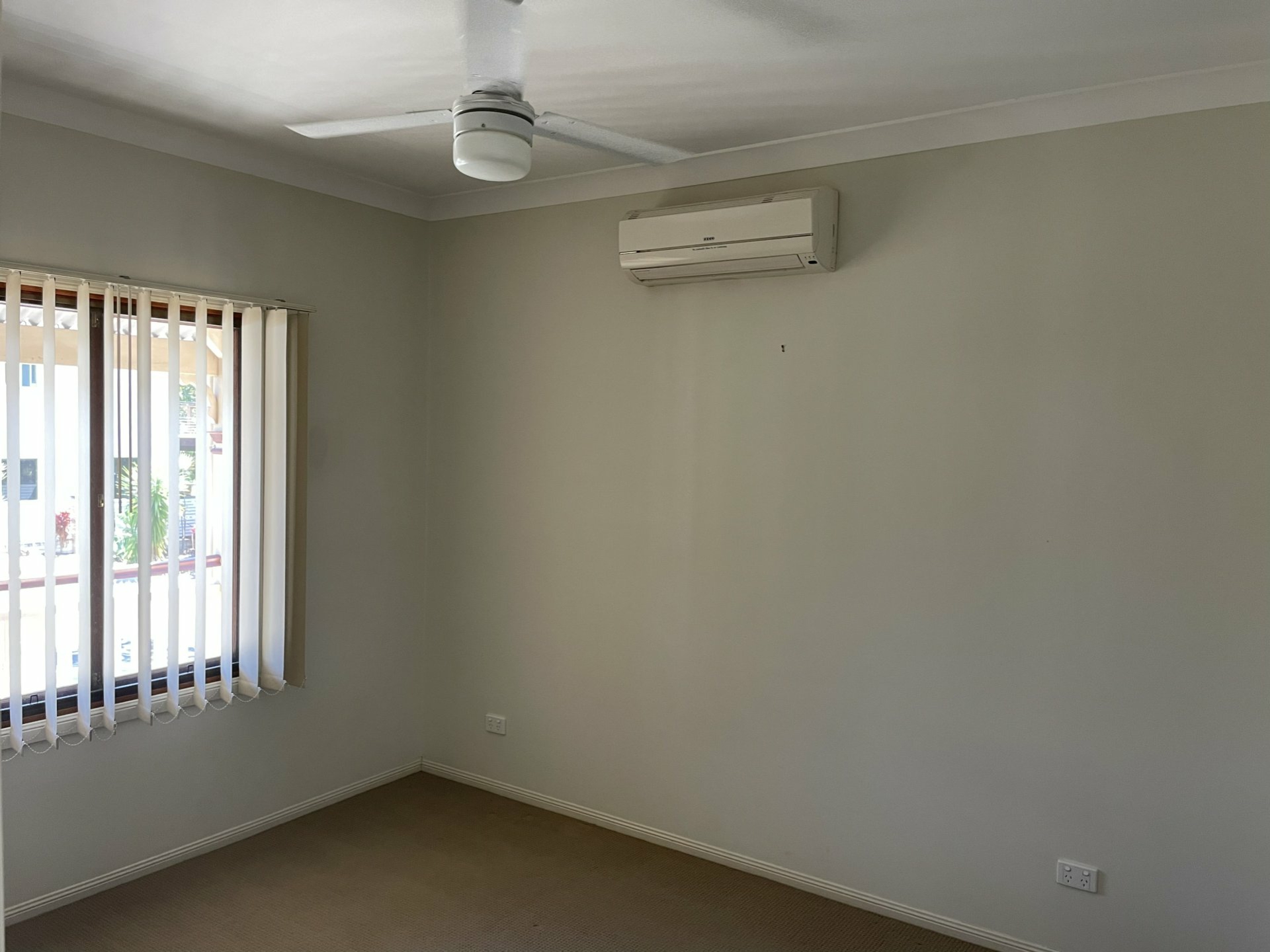 35 Greenleaf Avenue, SPRINGFIELD LAKES