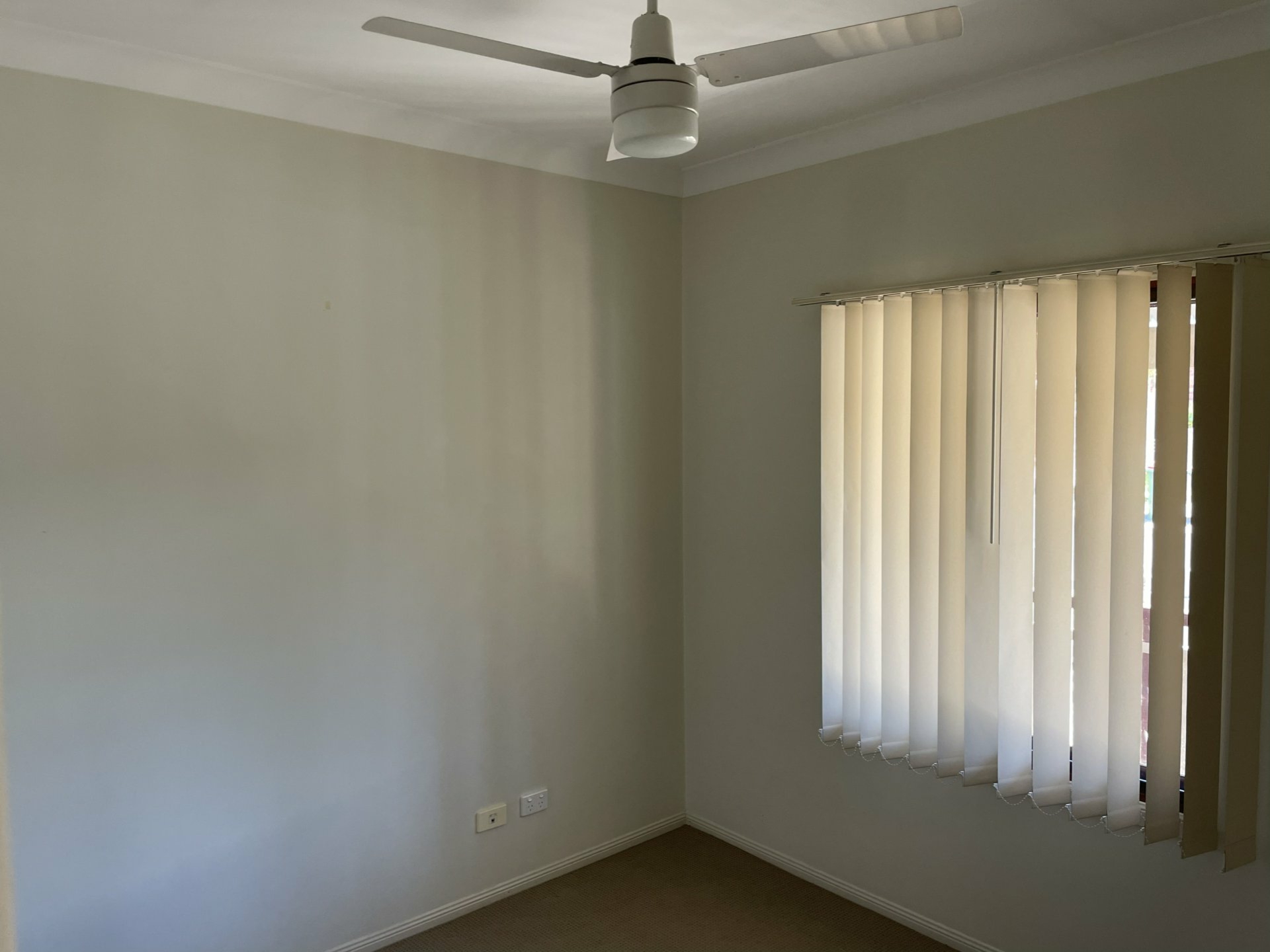 35 Greenleaf Avenue, SPRINGFIELD LAKES