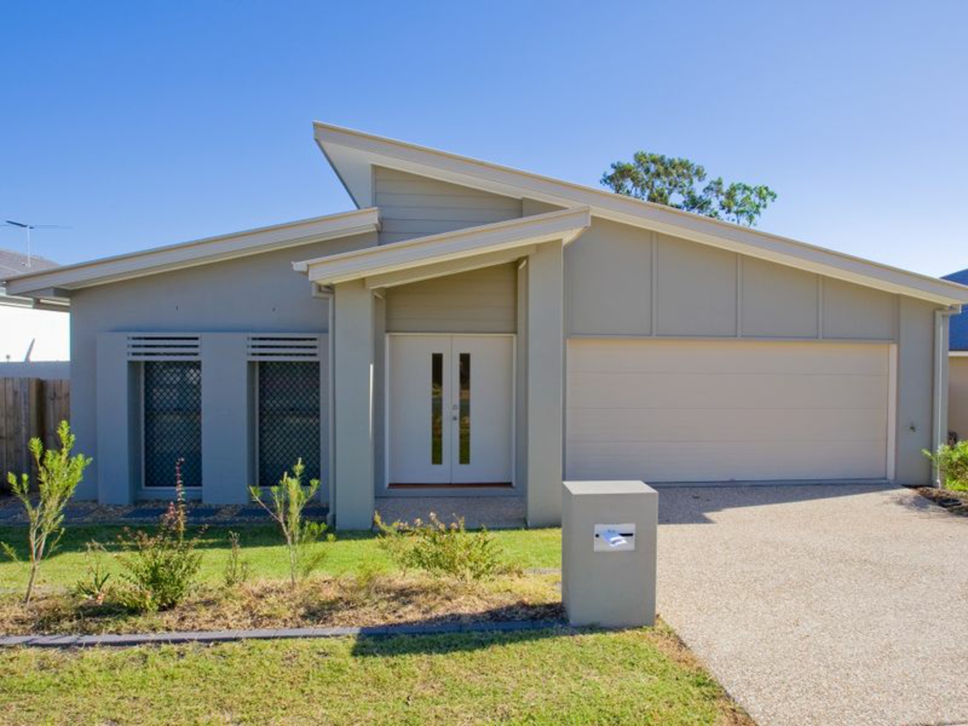 24 The Promenade, SPRINGFIELD LAKES