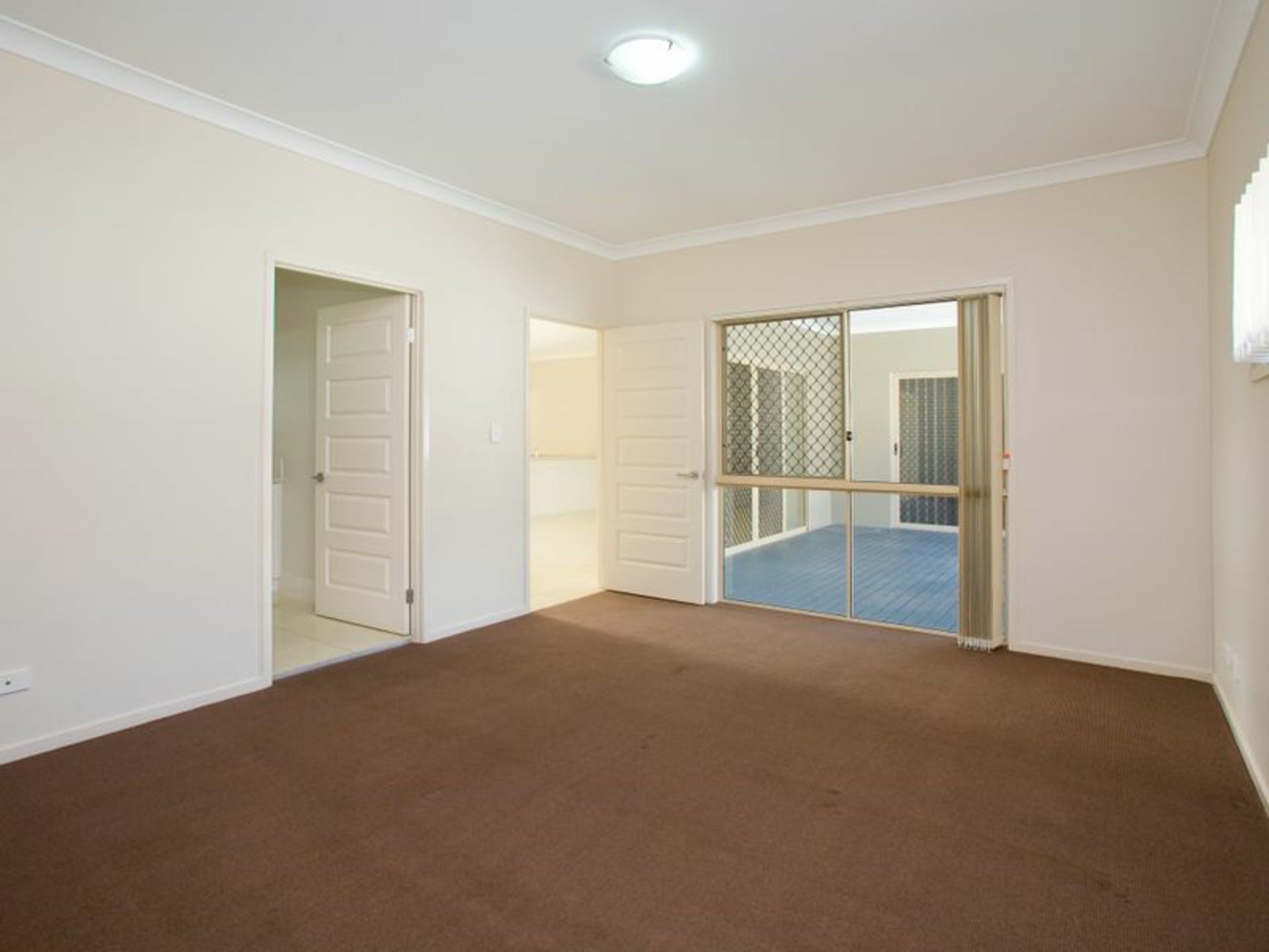 24 The Promenade, SPRINGFIELD LAKES