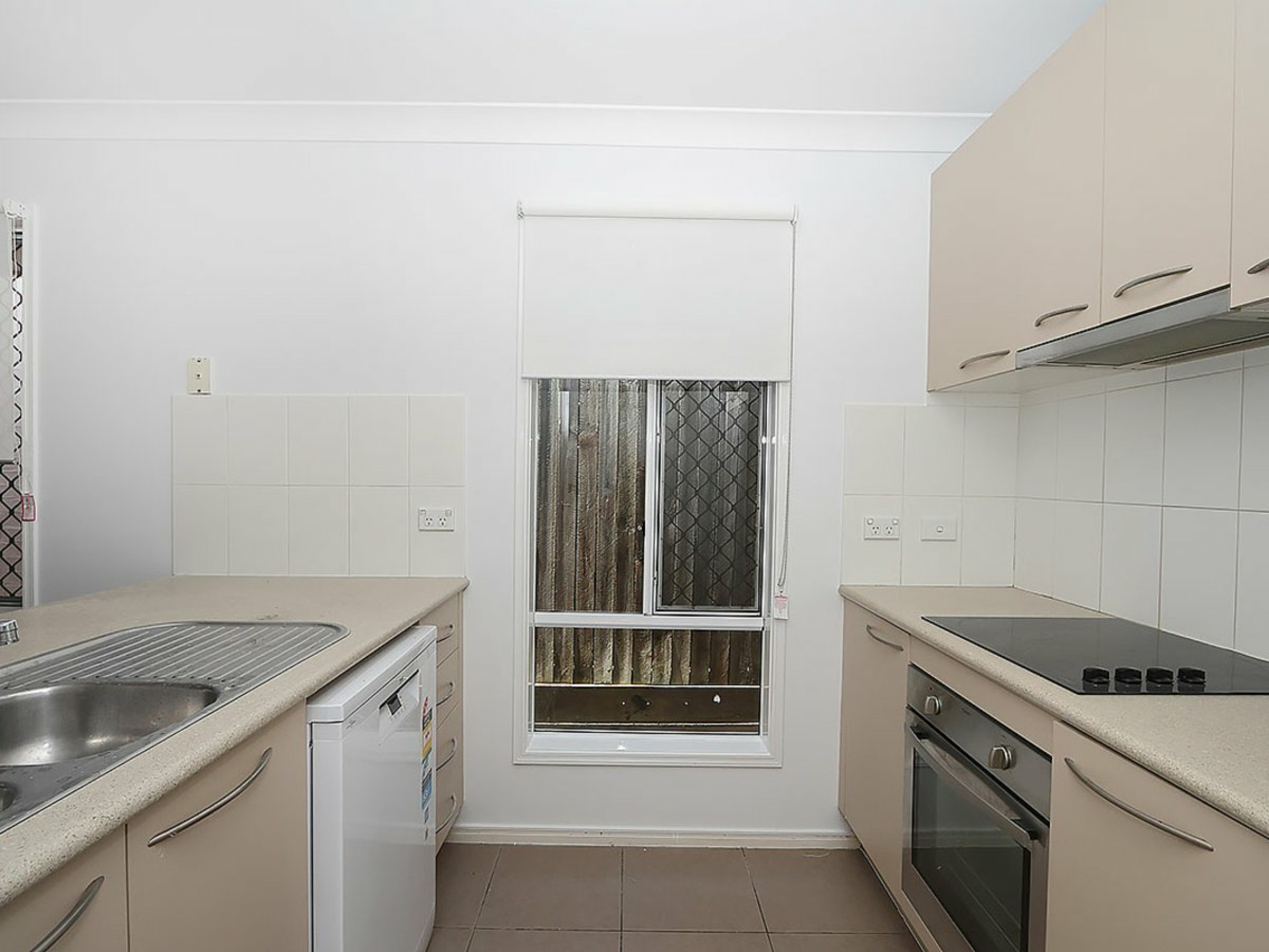 49 Creekside Drive, SPRINGFIELD LAKES