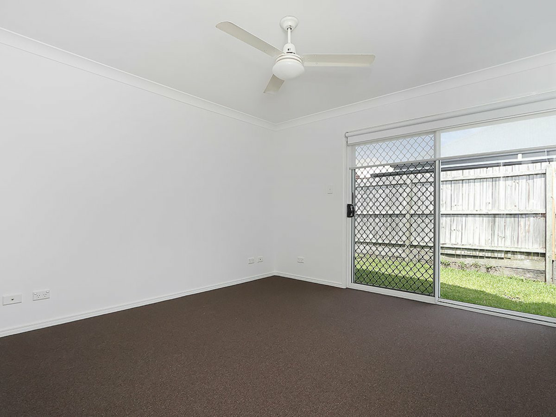 49 Creekside Drive, SPRINGFIELD LAKES