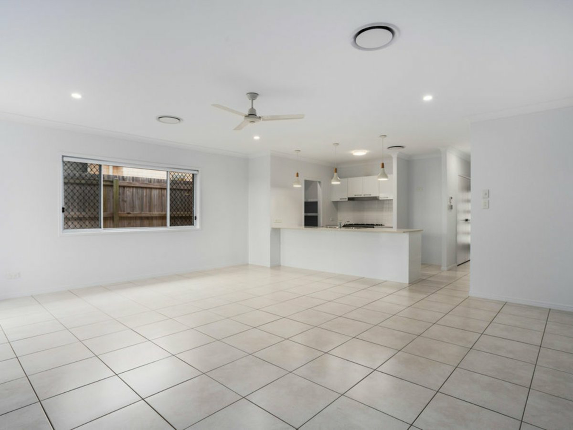 44 Santiago Crescent, SPRING MOUNTAIN