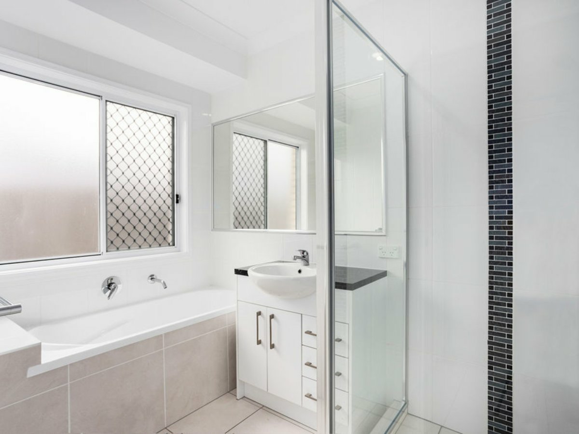 44 Santiago Crescent, SPRING MOUNTAIN
