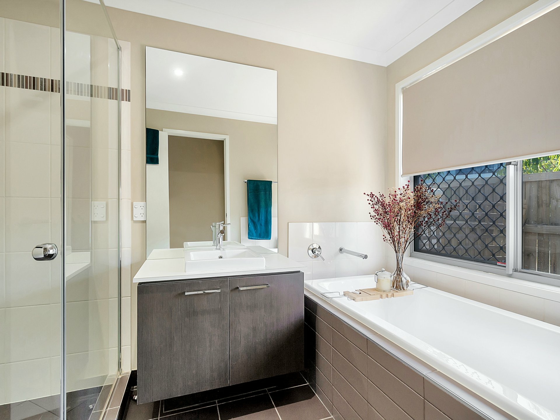 12 McKivat Drive, SPRINGFIELD LAKES