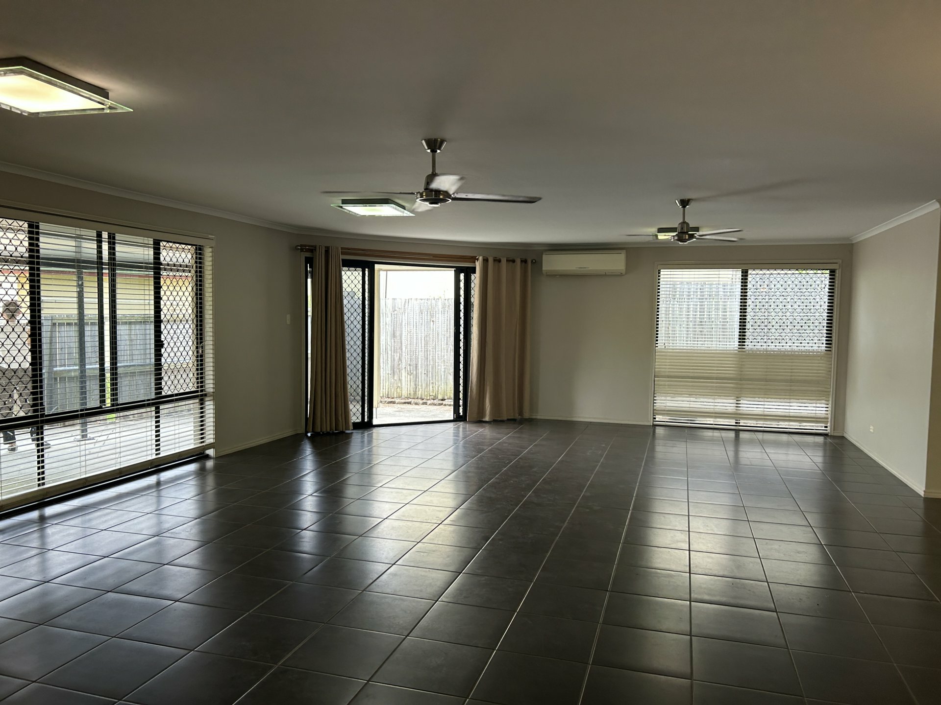 6 Ash Avenue, SPRINGFIELD LAKES