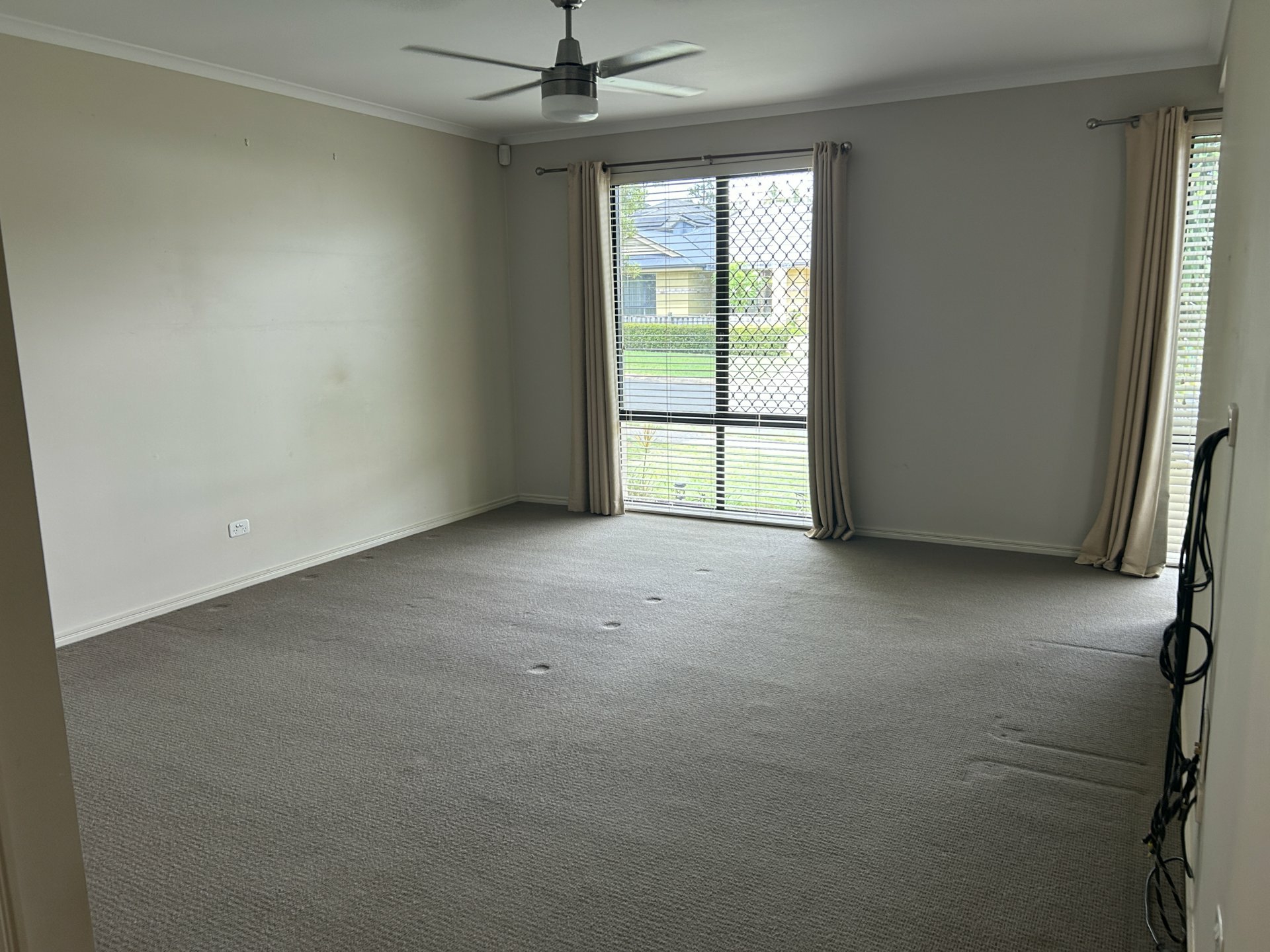 6 Ash Avenue, SPRINGFIELD LAKES