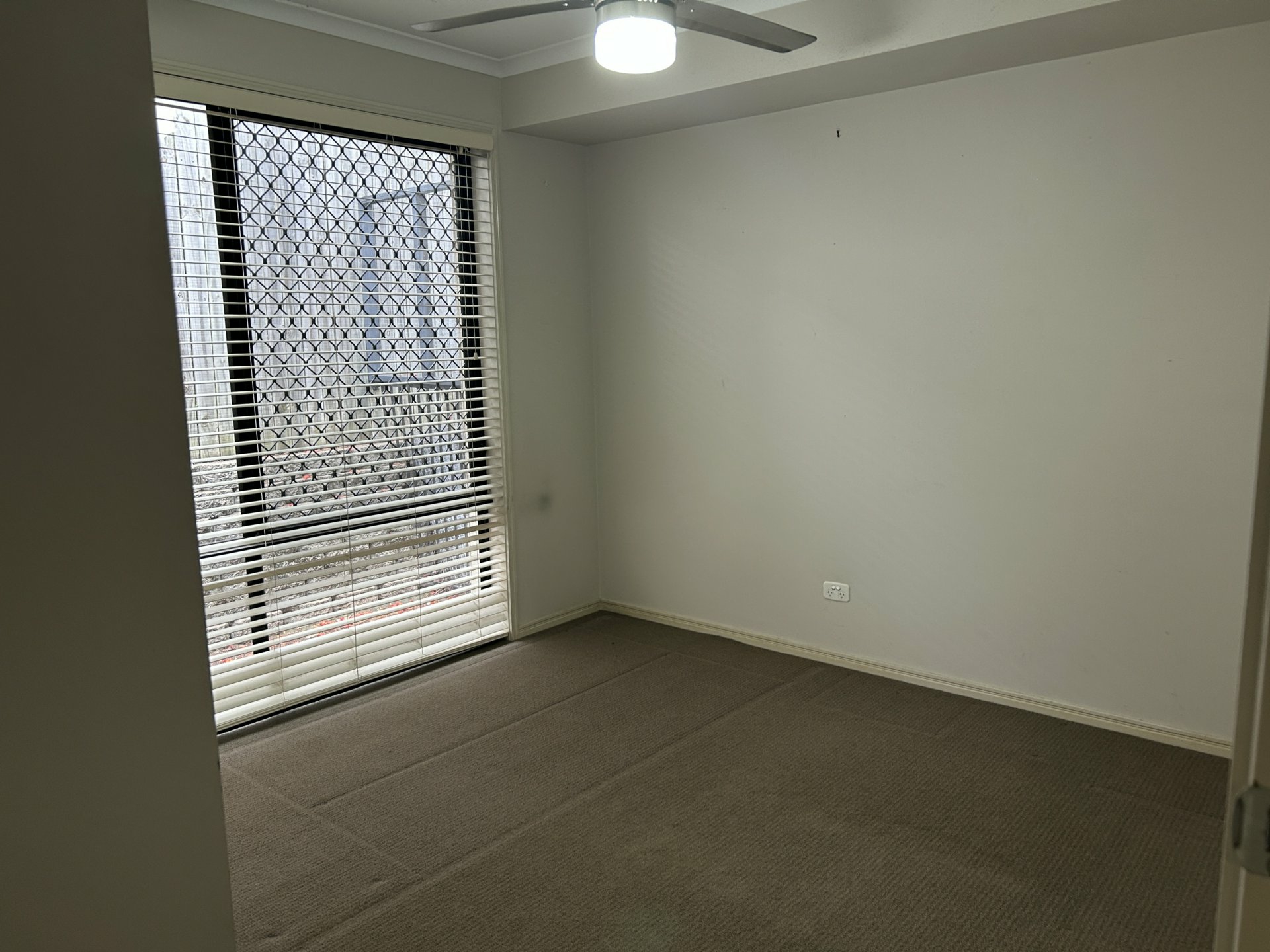 6 Ash Avenue, SPRINGFIELD LAKES