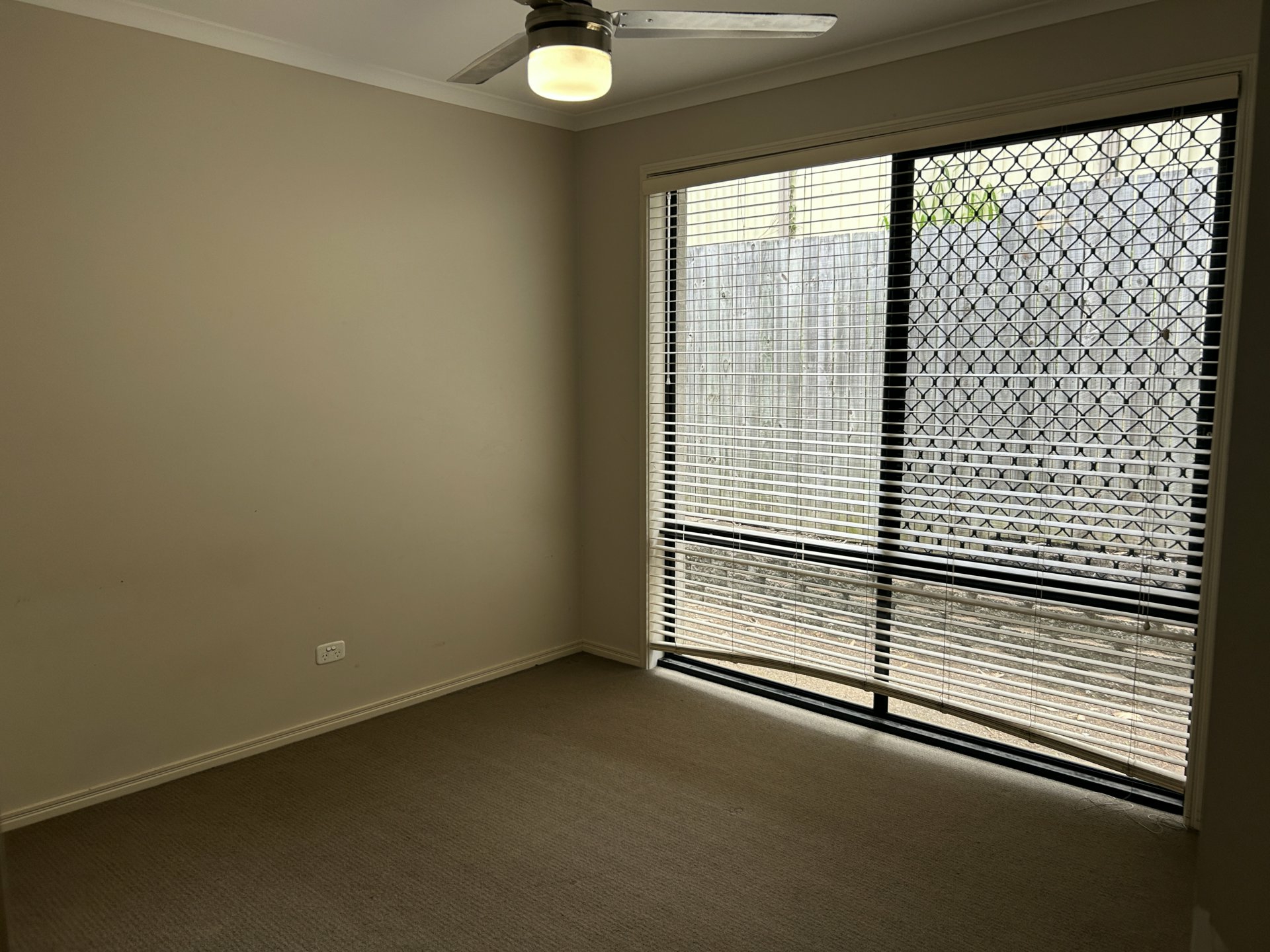 6 Ash Avenue, SPRINGFIELD LAKES