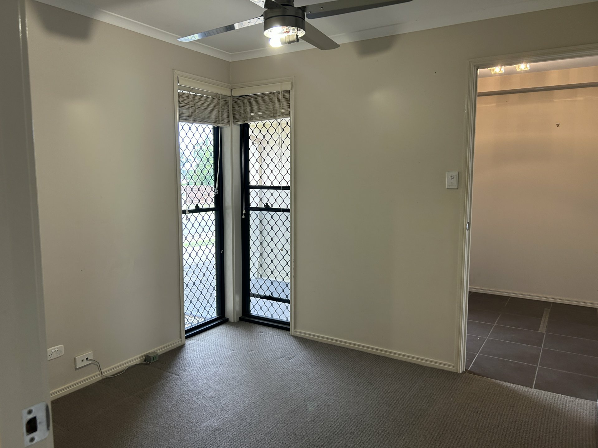6 Ash Avenue, SPRINGFIELD LAKES