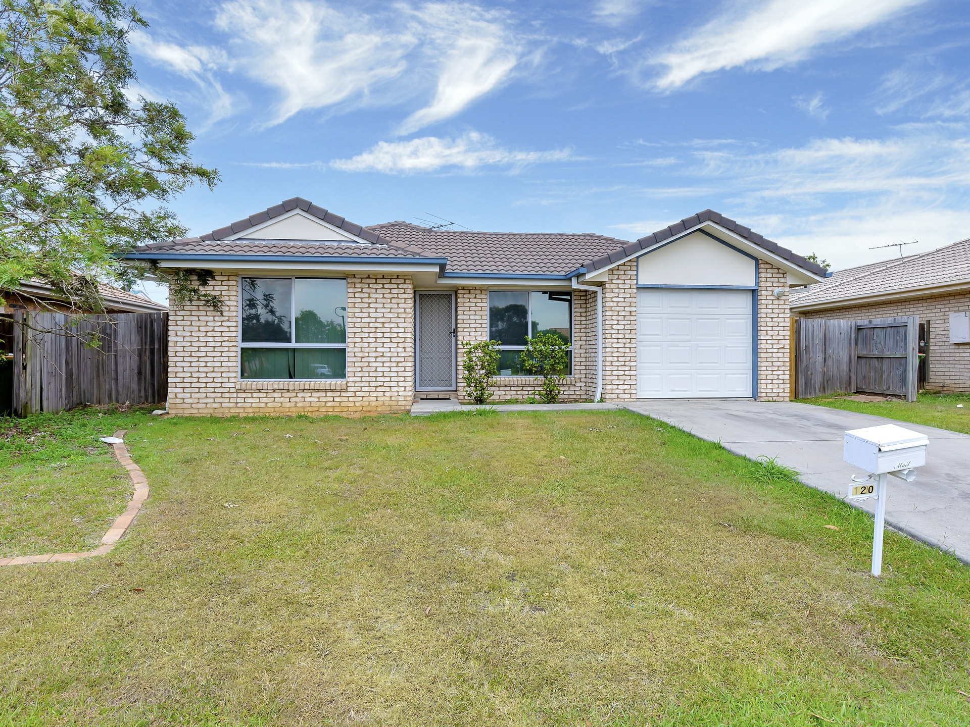 120 Anna Drive, RACEVIEW
