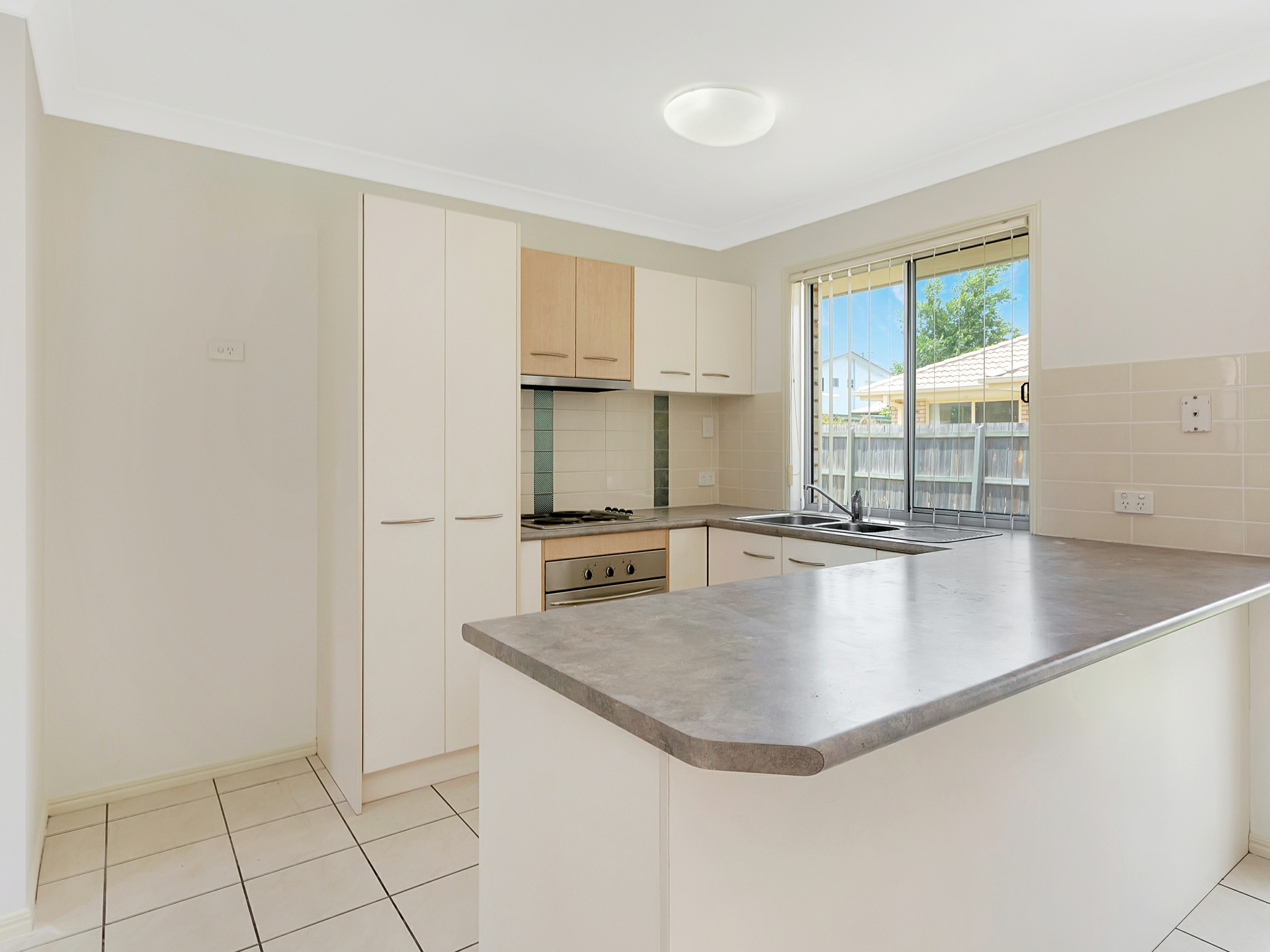 120 Anna Drive, RACEVIEW