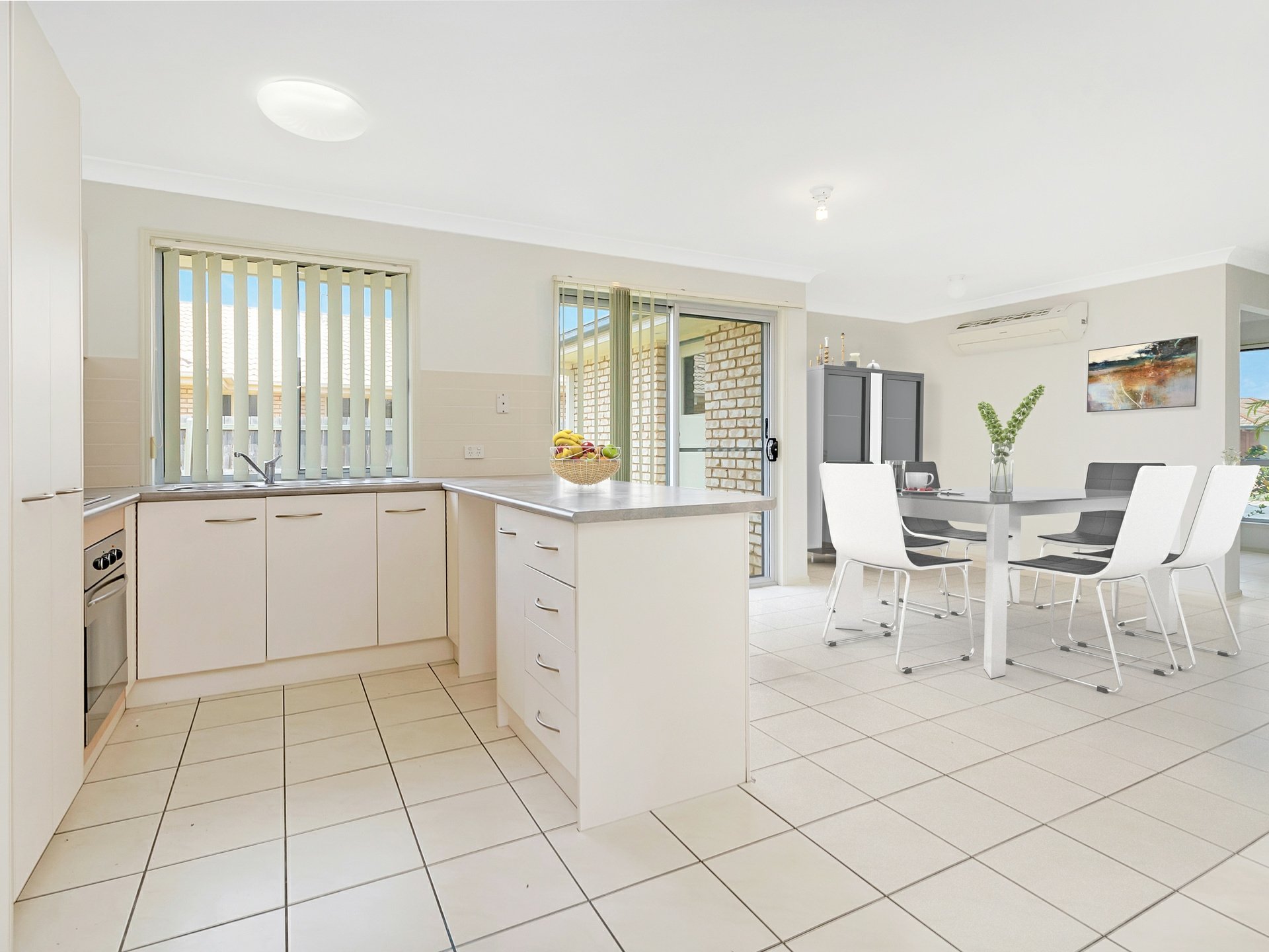 120 Anna Drive, RACEVIEW