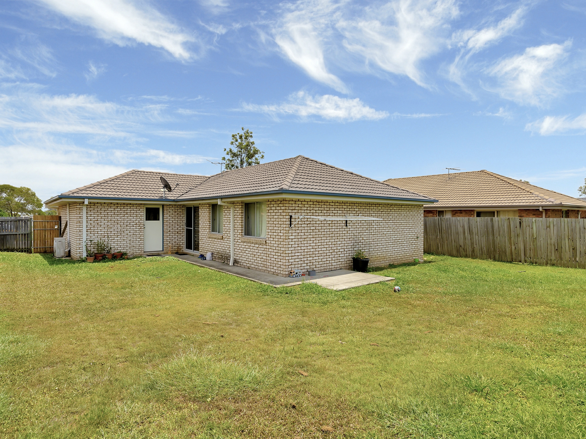 120 Anna Drive, RACEVIEW