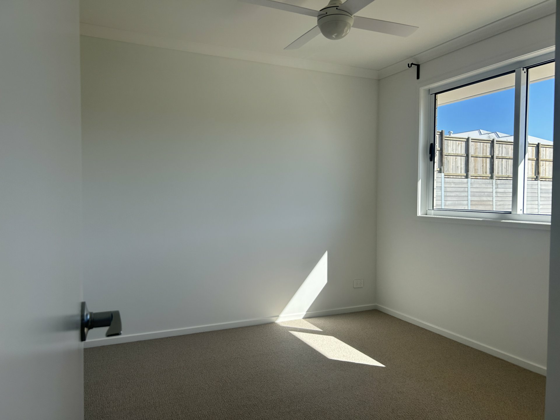 135 Carnarvon Drive, WHITE ROCK
