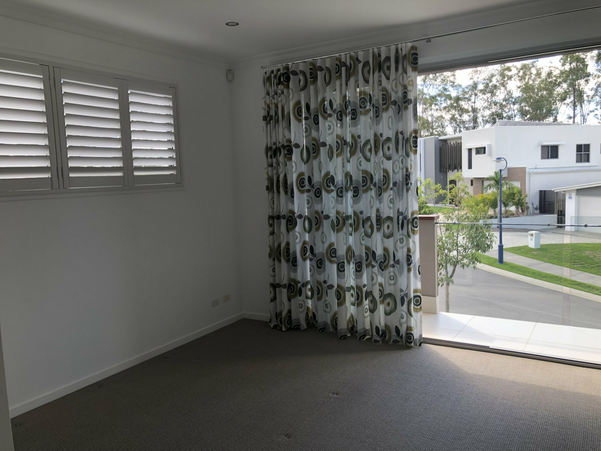 16 Sunset Place, SPRINGFIELD LAKES