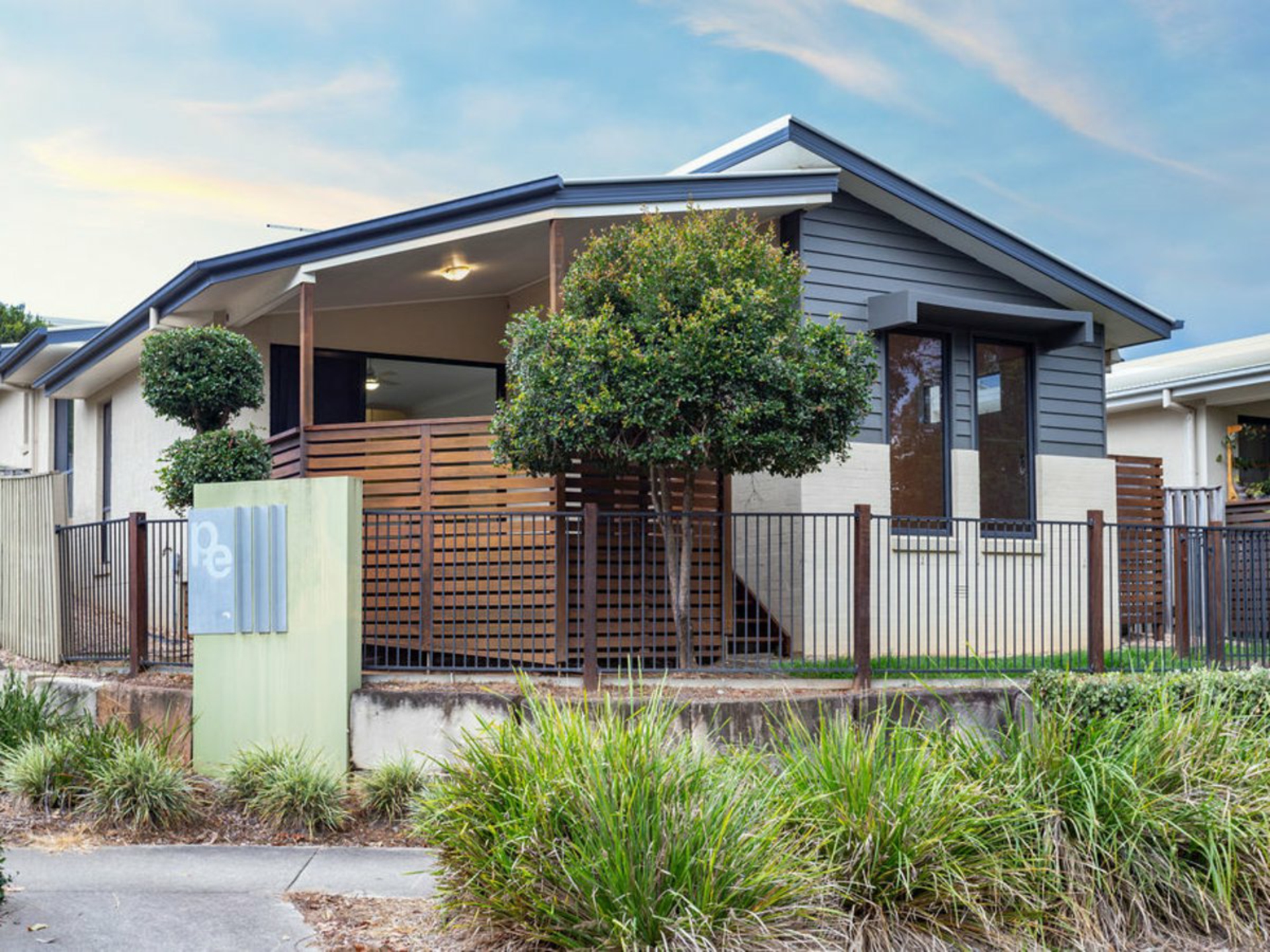 90 Grande Avenue, SPRINGFIELD LAKES