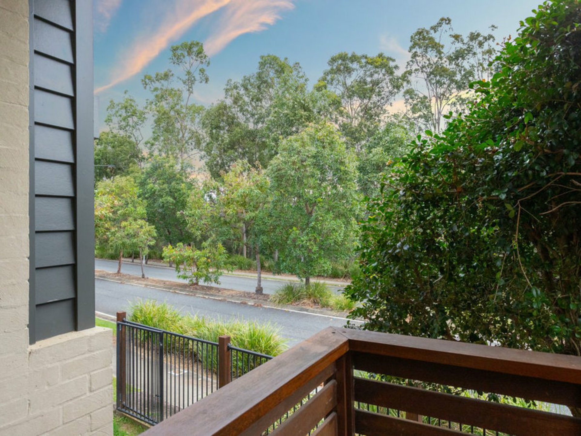 90 Grande Avenue, SPRINGFIELD LAKES
