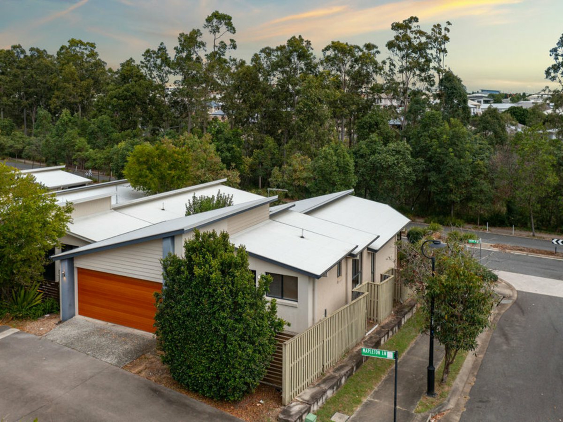 90 Grande Avenue, SPRINGFIELD LAKES