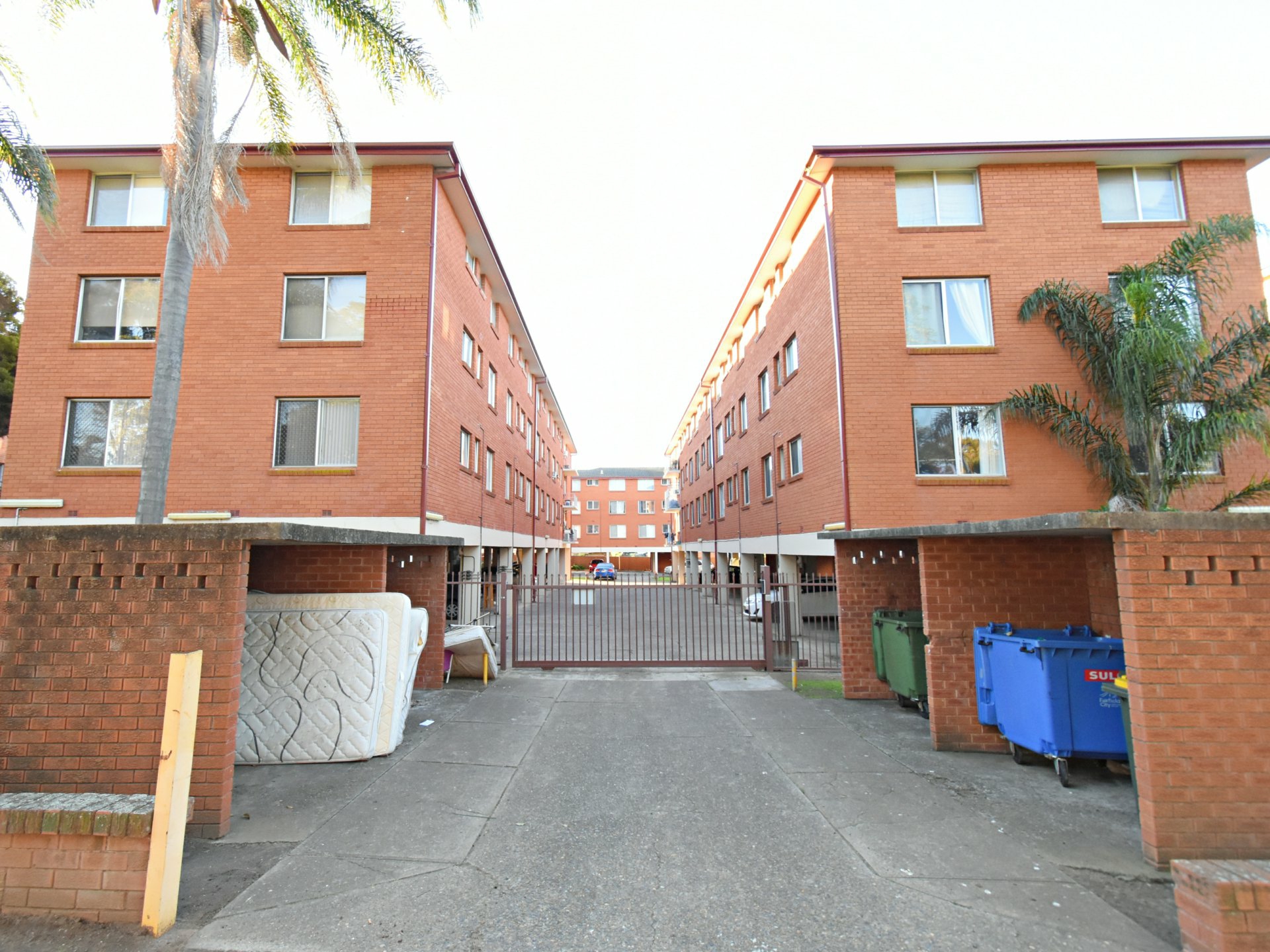 1/89 Hughes Street — photo 2 of 8