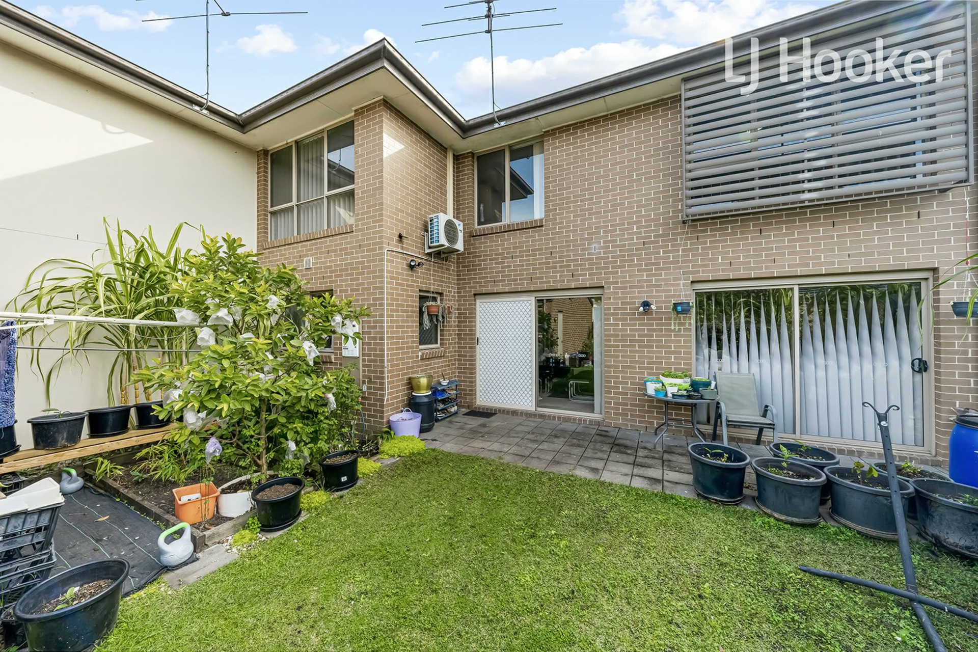 19 Newleaf Pde, Bonnyrigg