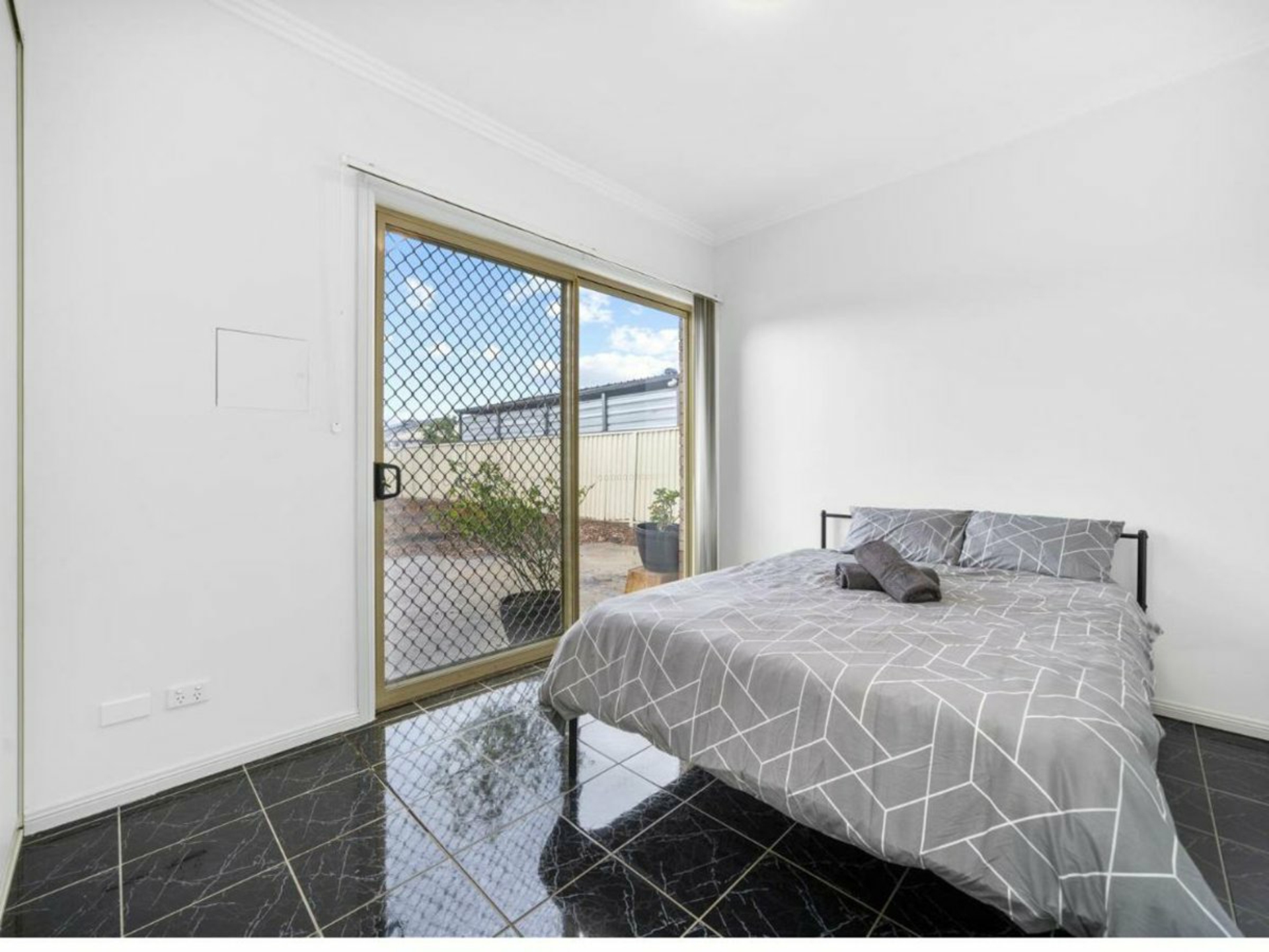 53 LANSDOWNE ROAD, CANLEY VALE