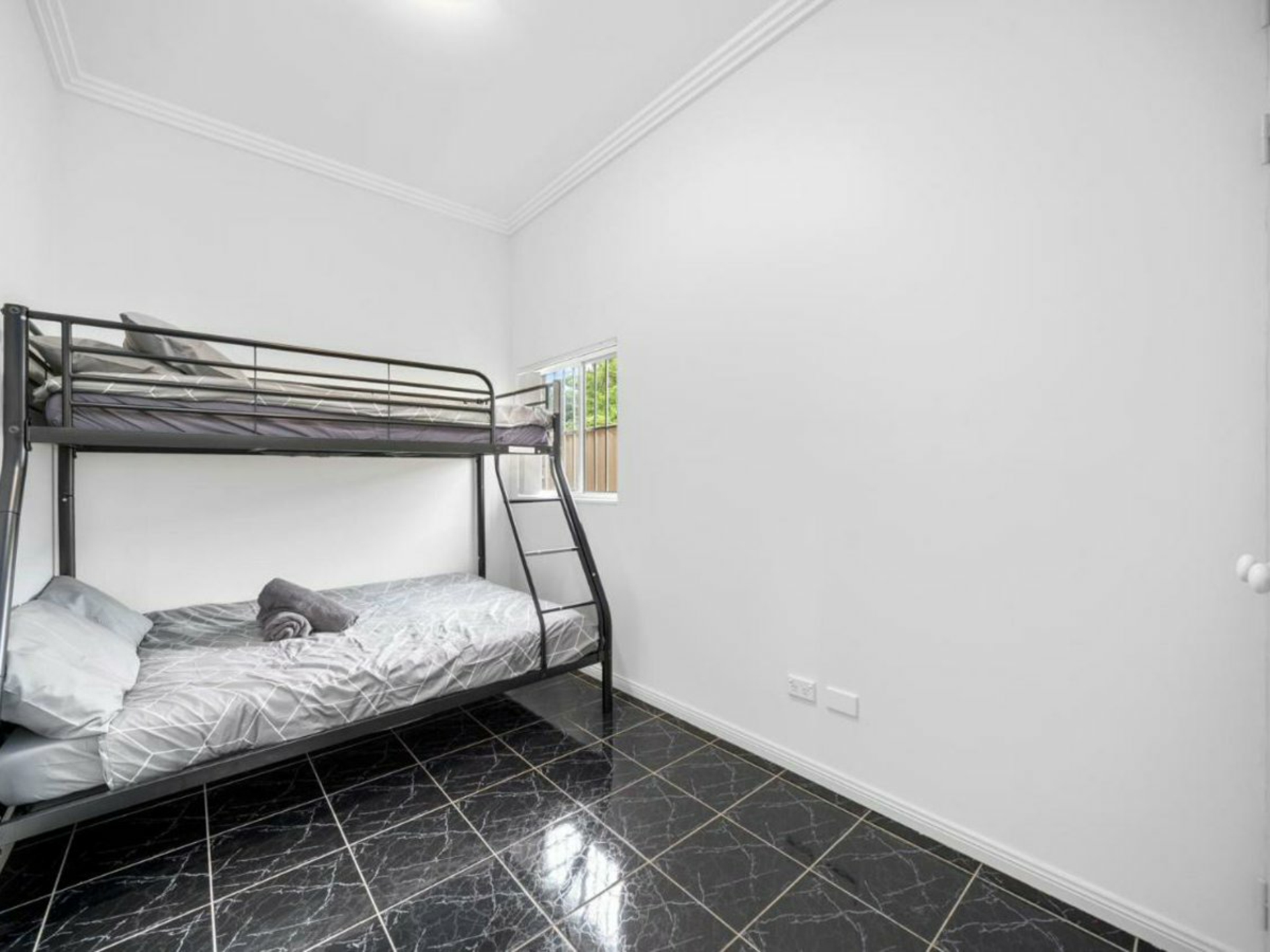 53 LANSDOWNE ROAD, CANLEY VALE