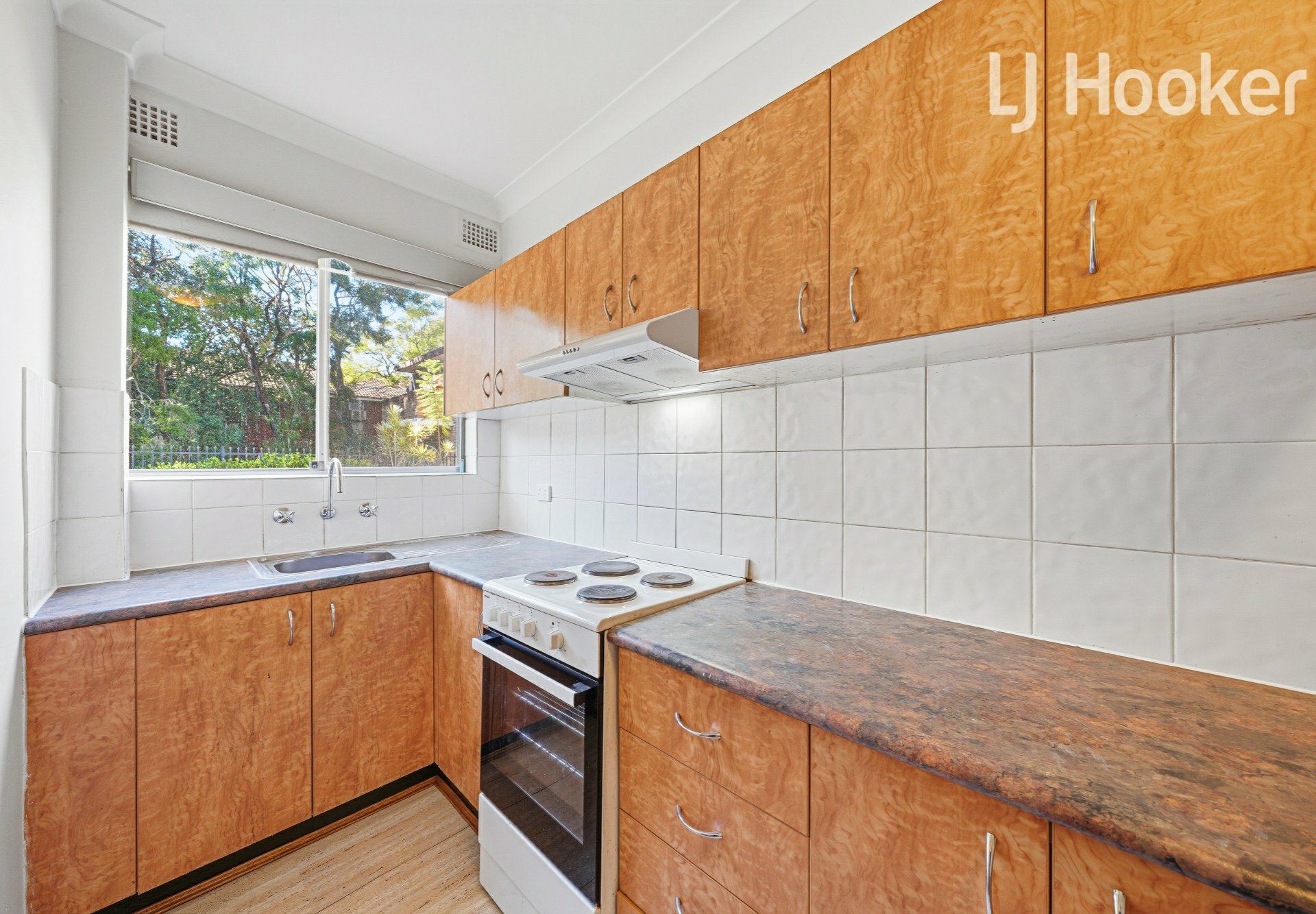 Unit 9/41-43 Calliope Street — photo 3 of 16