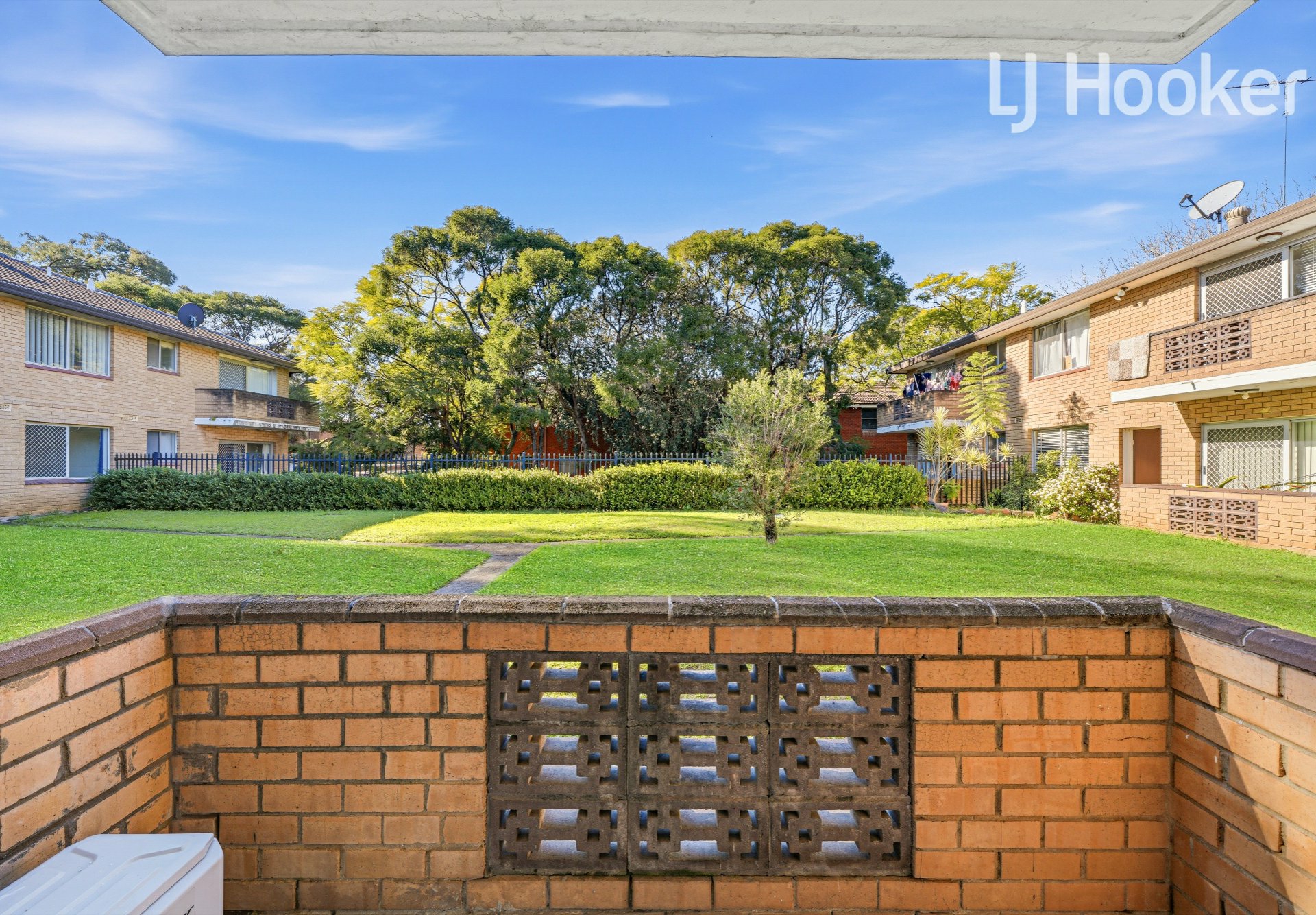 Unit 9/41-43 Calliope Street — photo 7 of 16