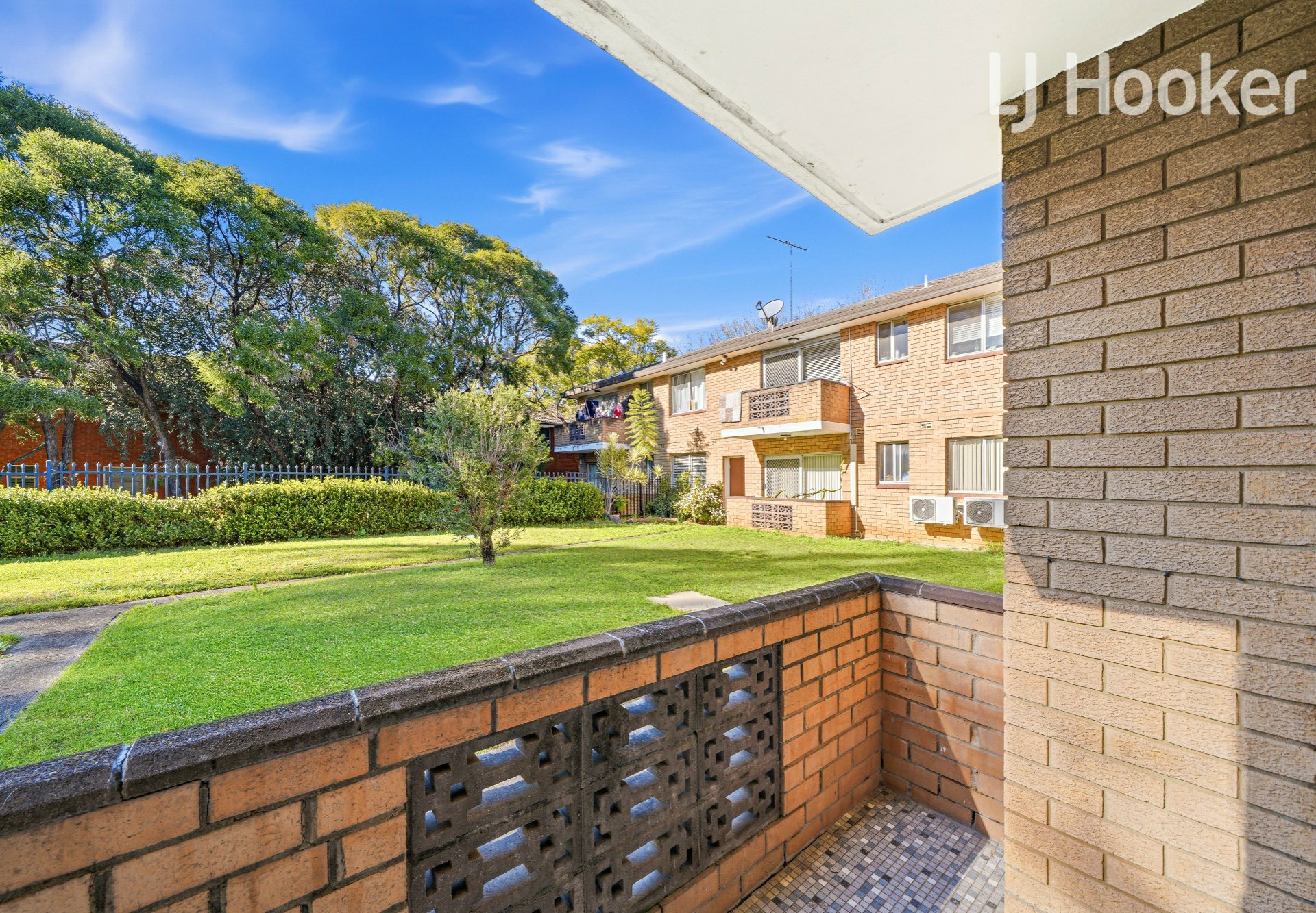 Unit 9/41-43 Calliope Street — photo 8 of 16