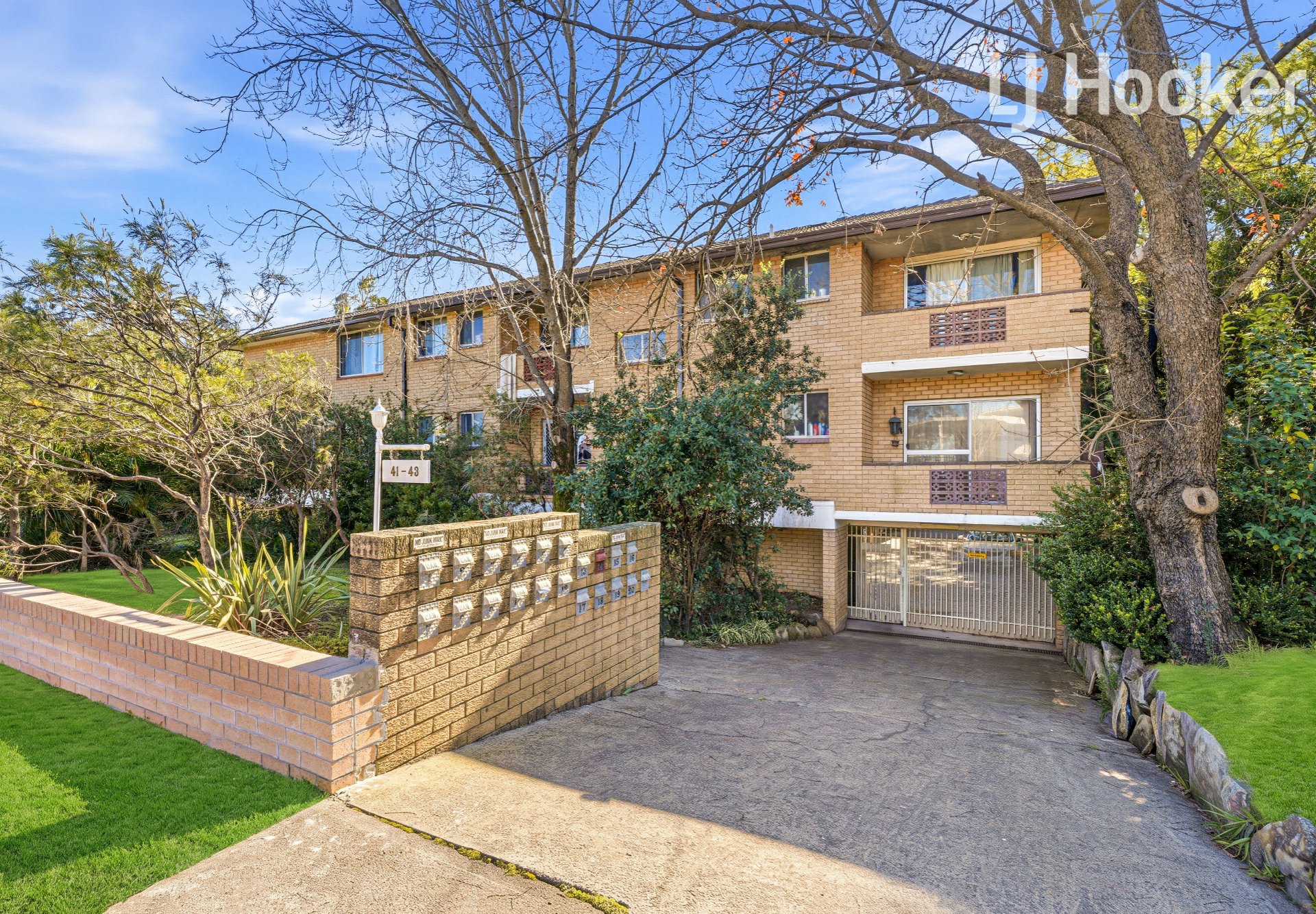 Unit 9/41-43 Calliope Street — photo 9 of 16