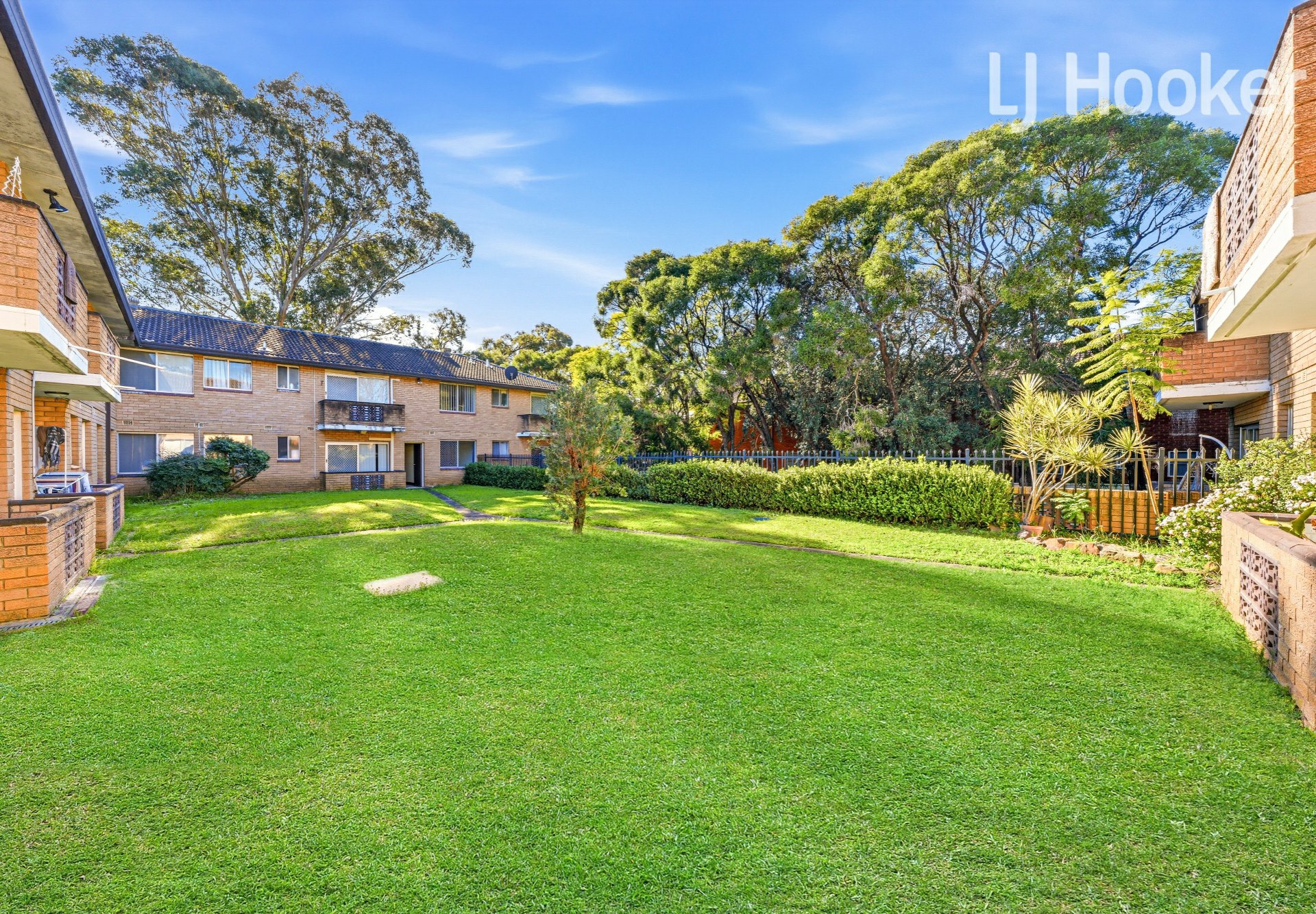 Unit 9/41-43 Calliope Street — photo 10 of 16