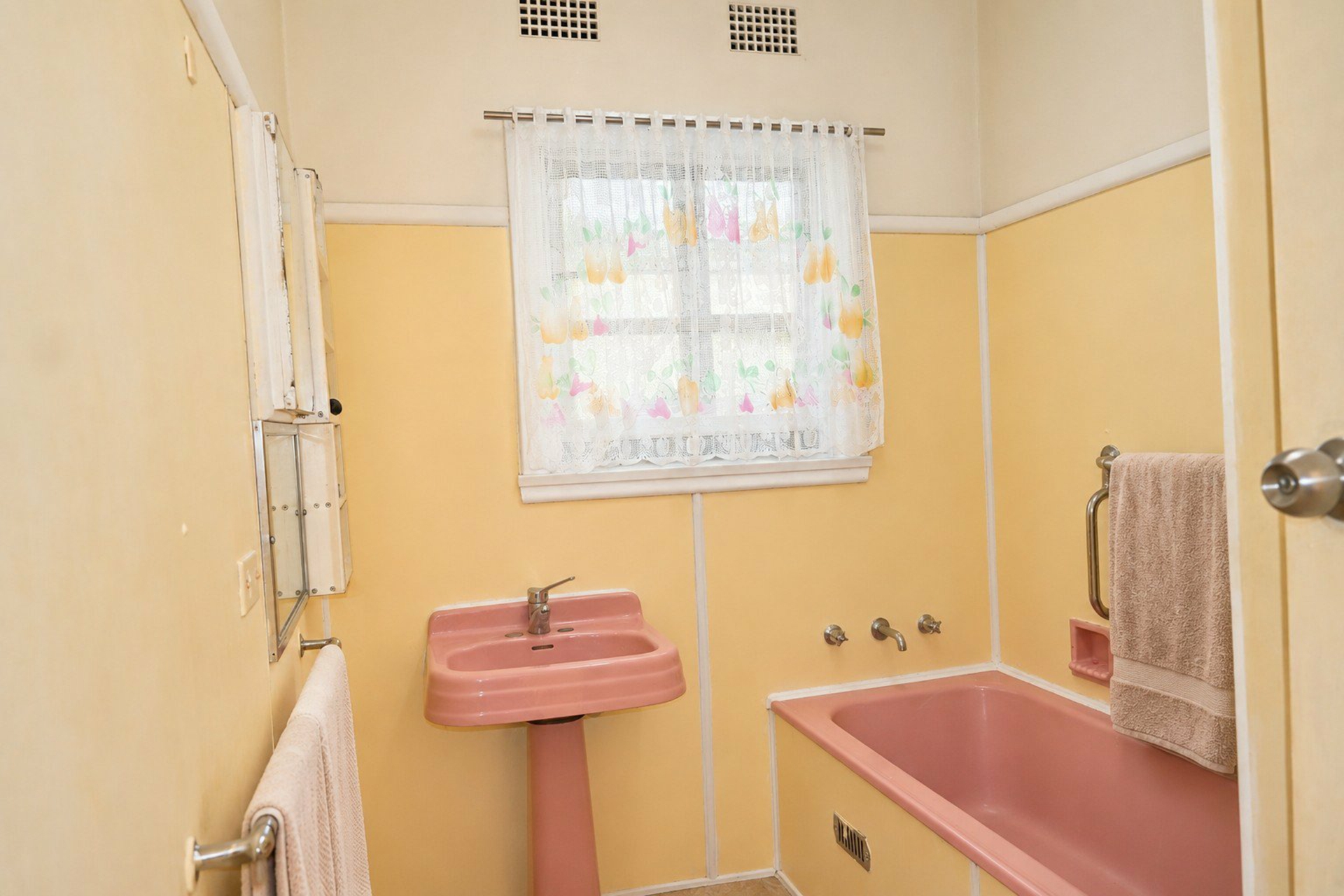 540 The Horsley Drive — photo 13 of 14